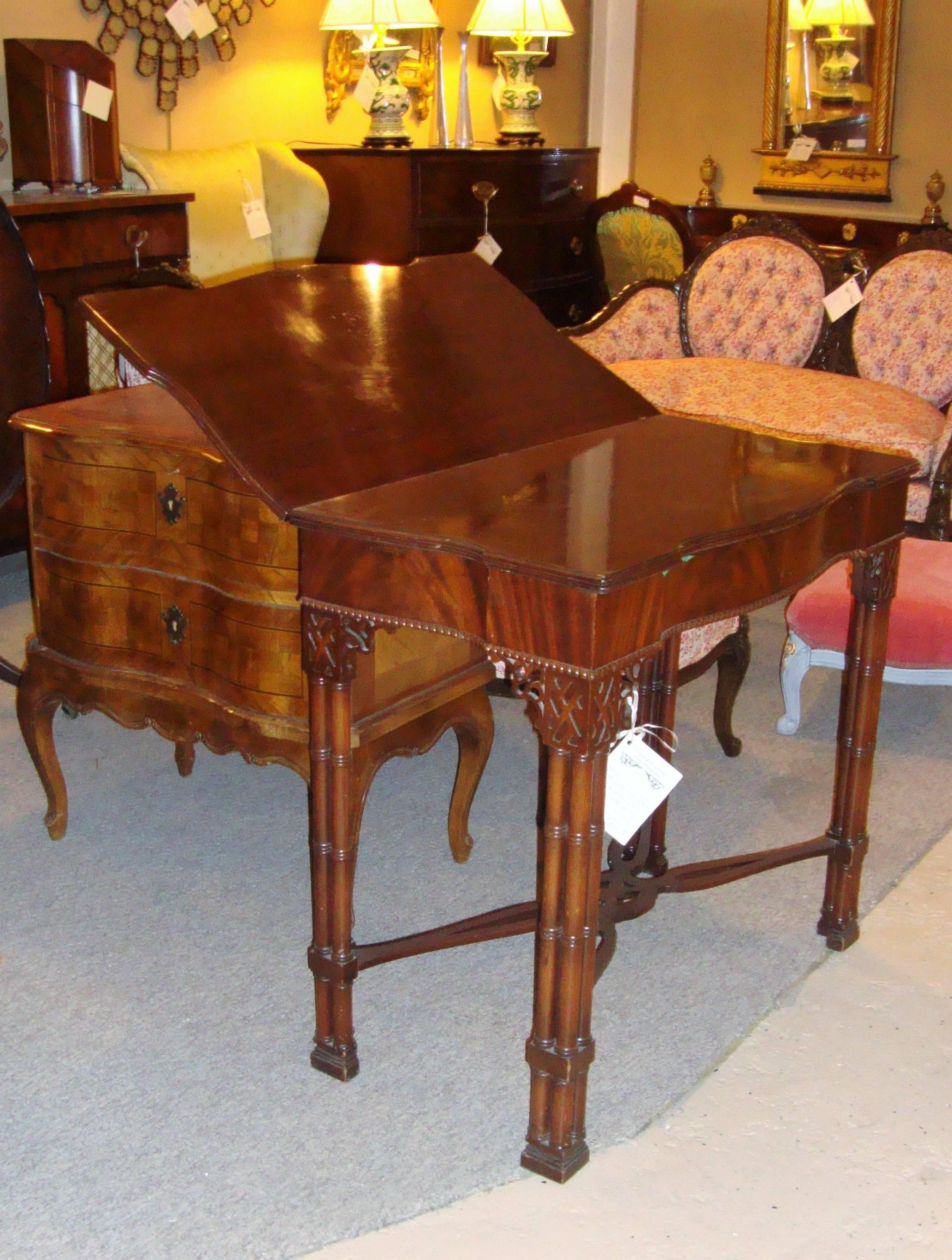 Chinese Chippendale Chippendale Serving-Card Table Tilt-Top Table