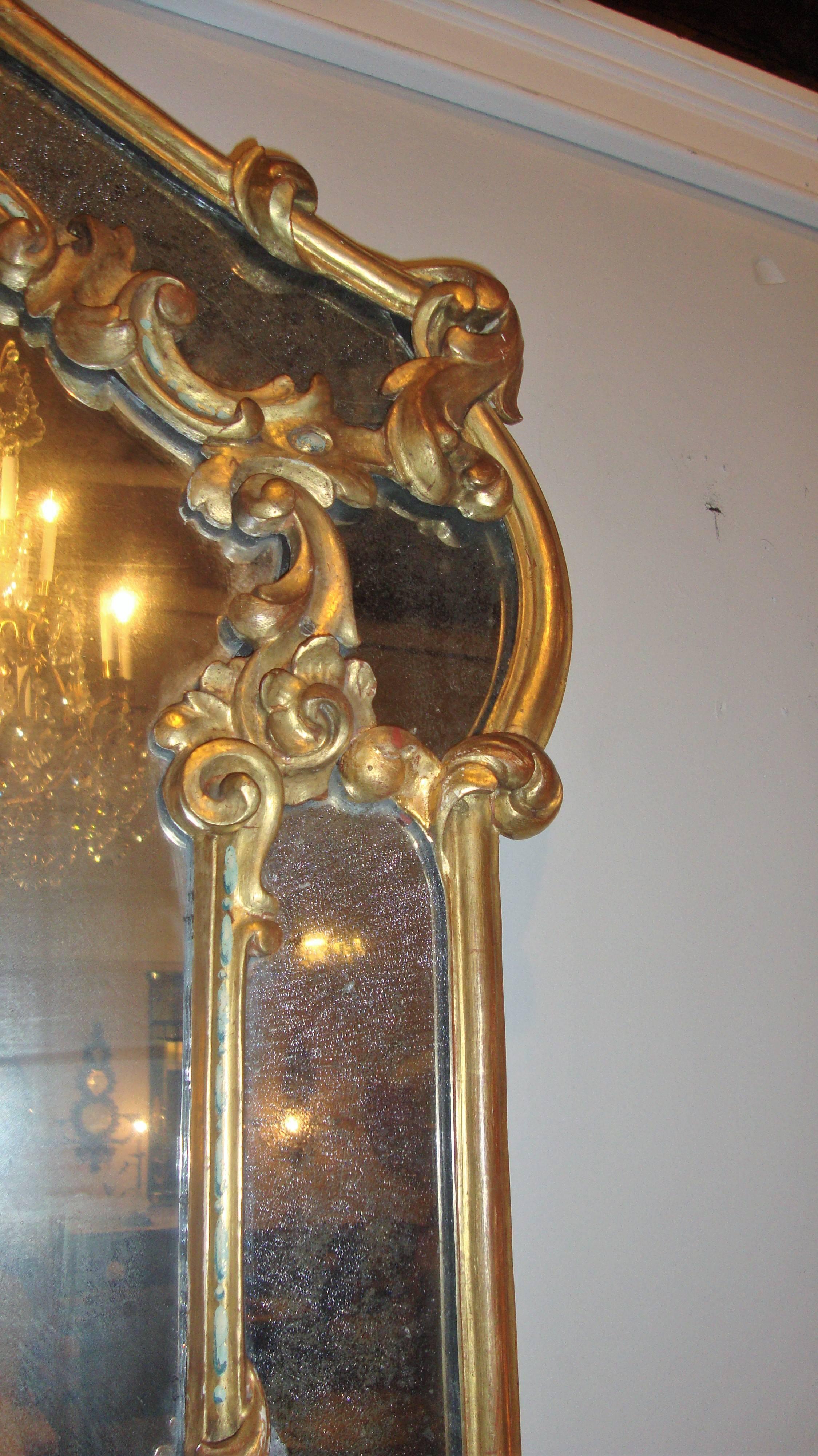 Italian Giltwood Wall or over the Mantle Mirror In Good Condition In Stamford, CT