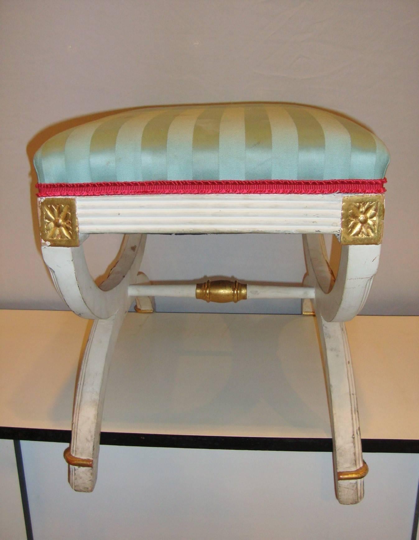 Hollywood Regency Paint Decorated “X” Form Bench or Footstool In Good Condition In Stamford, CT