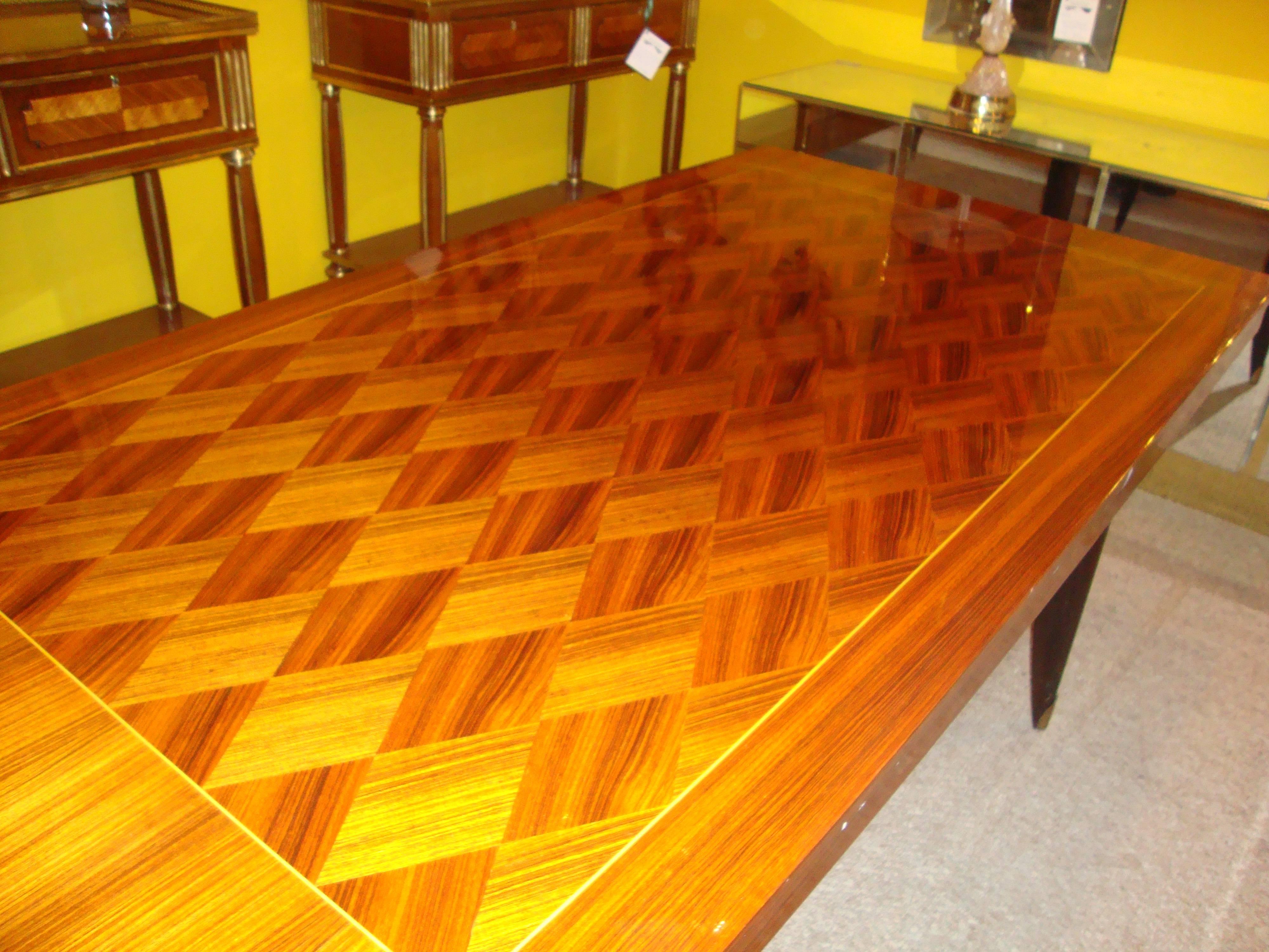 Italian Mid-Century Modern Parquetry Inlaid Dining Table Fine Exotic Wood In Good Condition In Stamford, CT