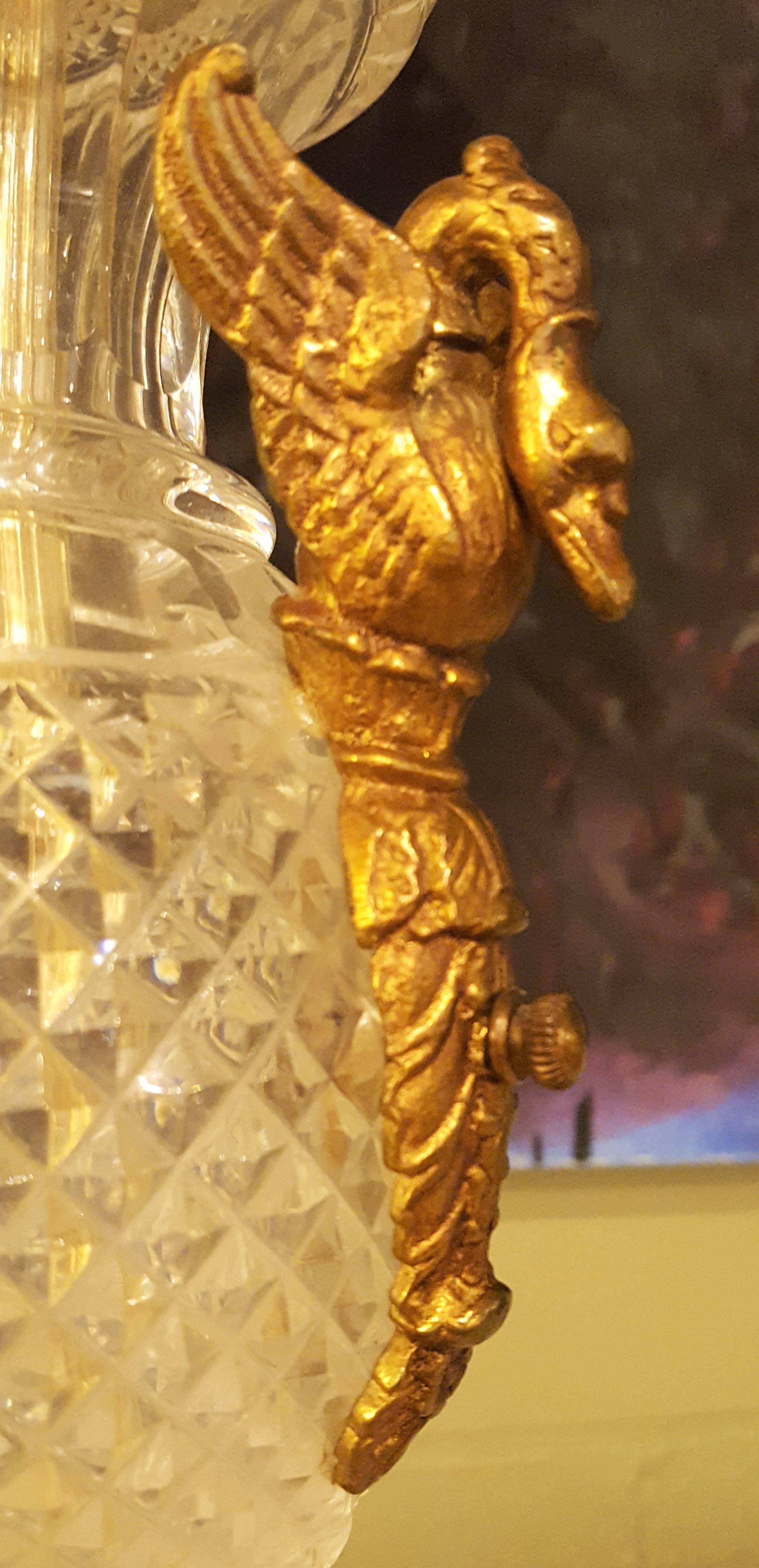 Paire de lampes en verre fin de style Hollywood Regency avec poignées en forme de cygne en vente 1