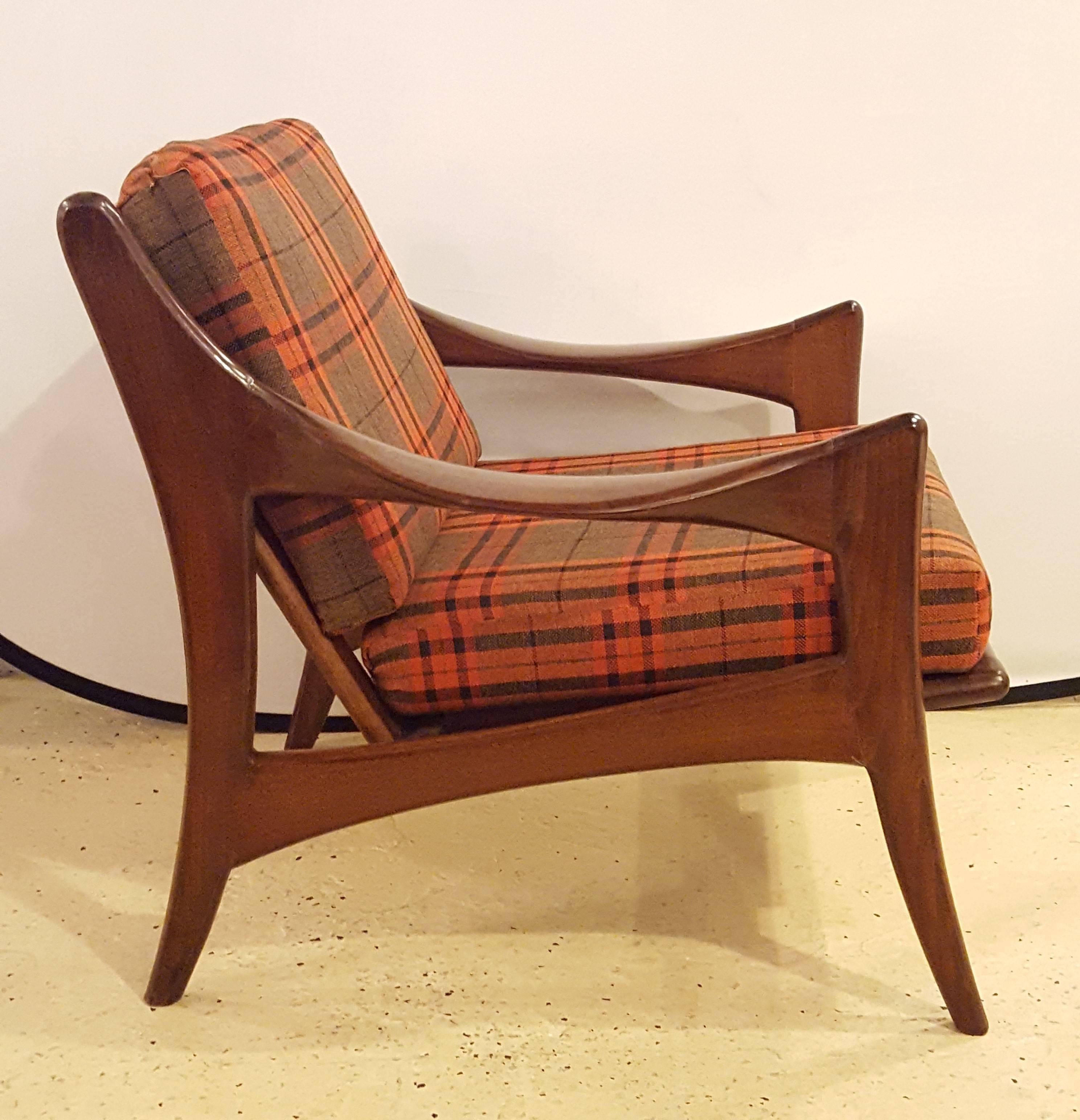 Pair of Mid-Century Modern Lounge Chairs In Good Condition In Stamford, CT