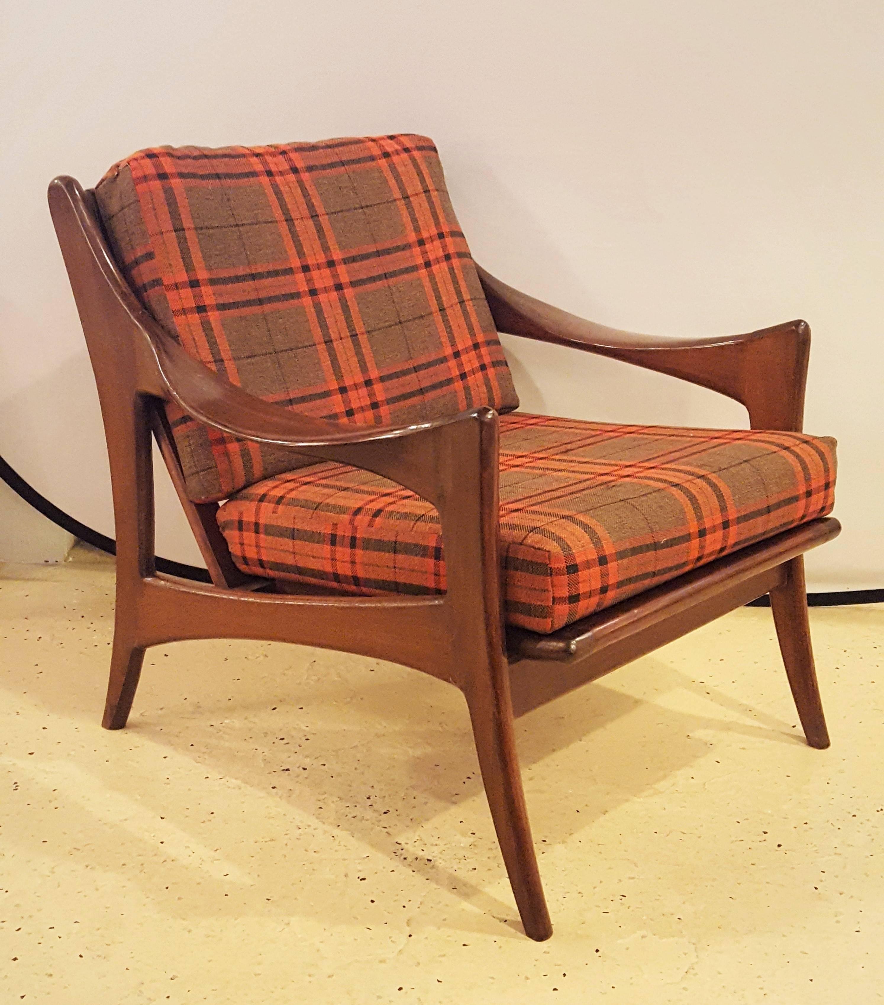 North American Pair of Mid-Century Modern Lounge Chairs