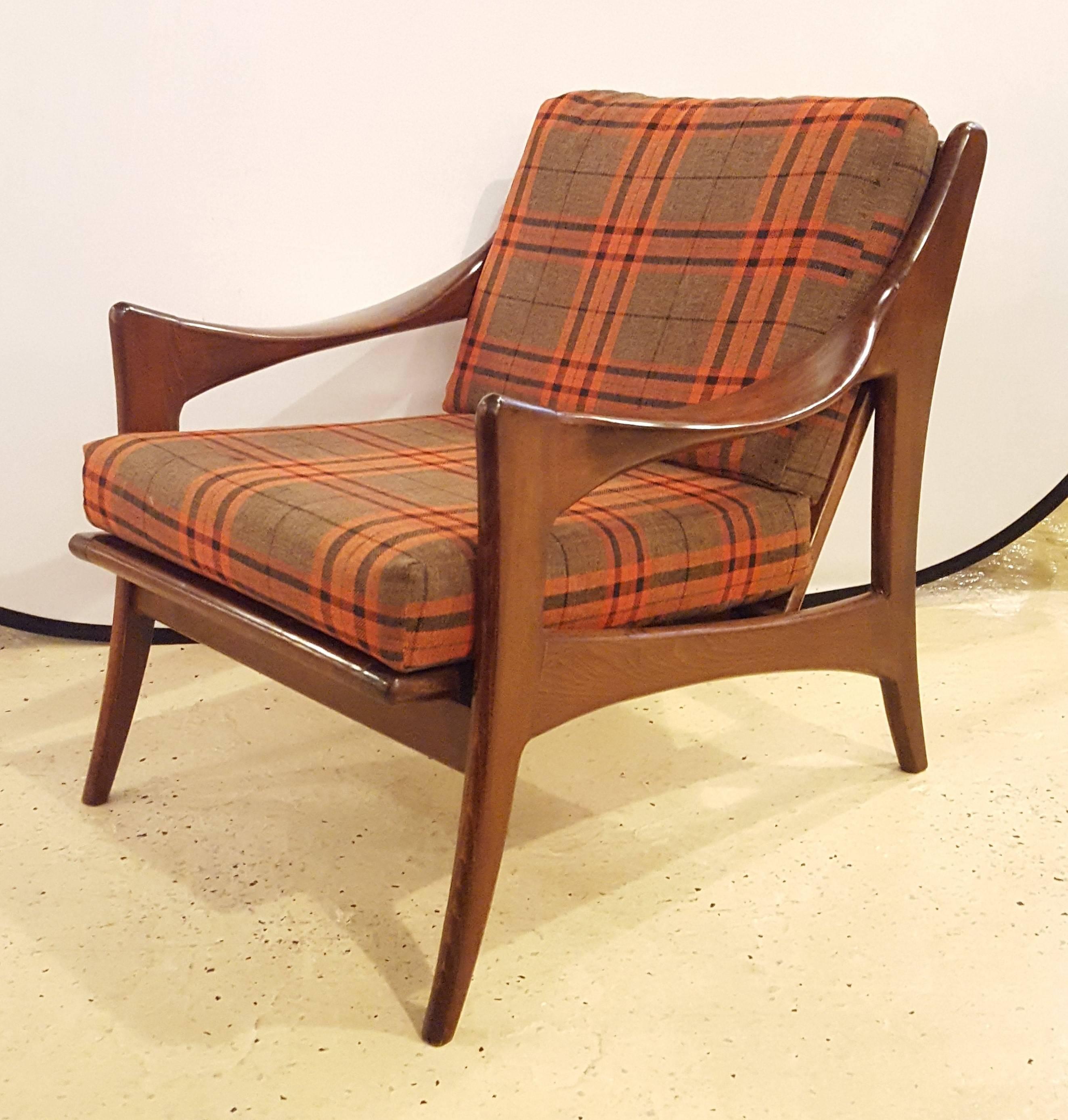 Pair of Mid-Century Modern Lounge Chairs 1