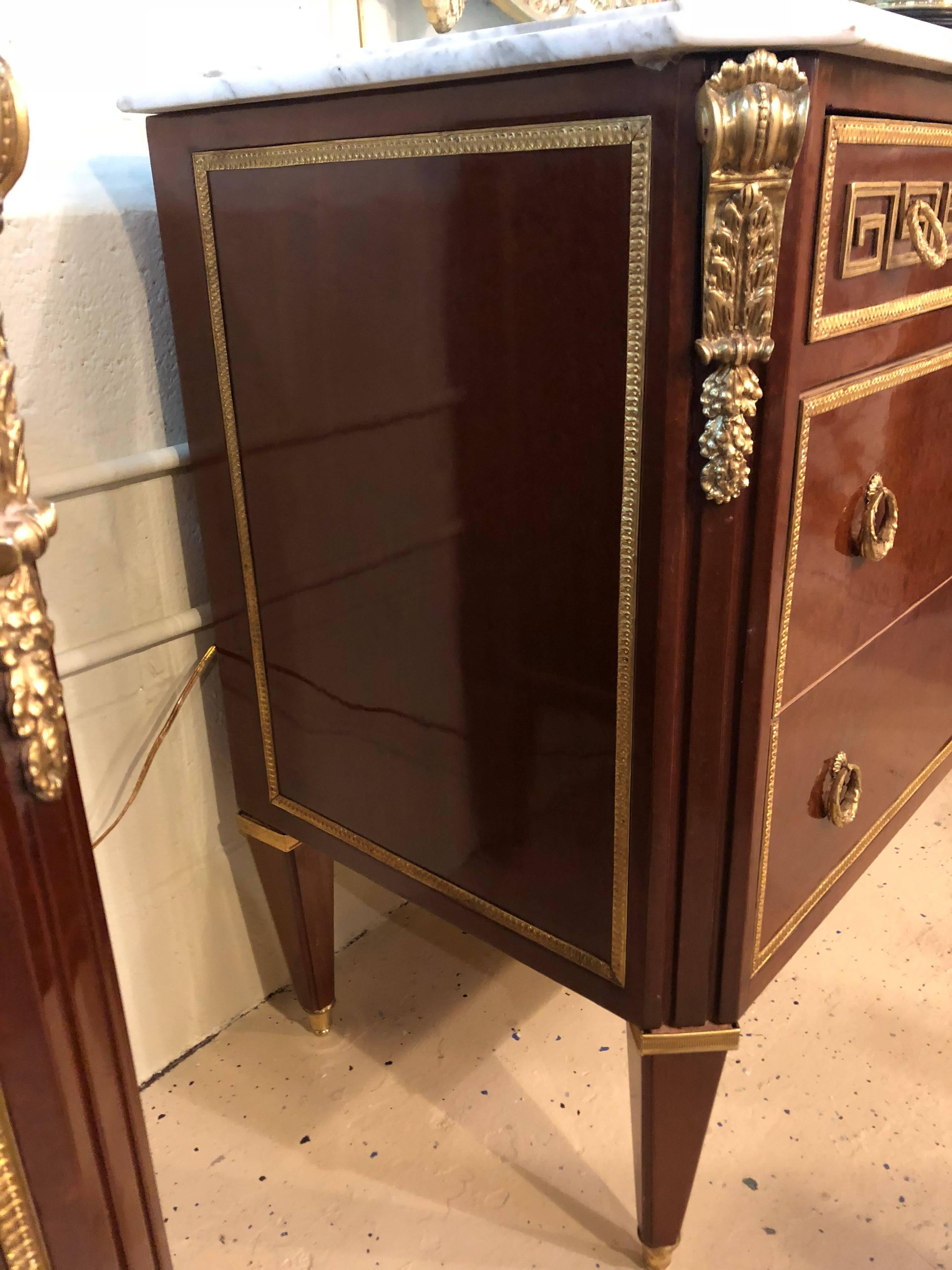 Wood Wood tartarugato con montatura in bronzo e design a chiave greca Commode / Chest Manner Jansen in vendita 2