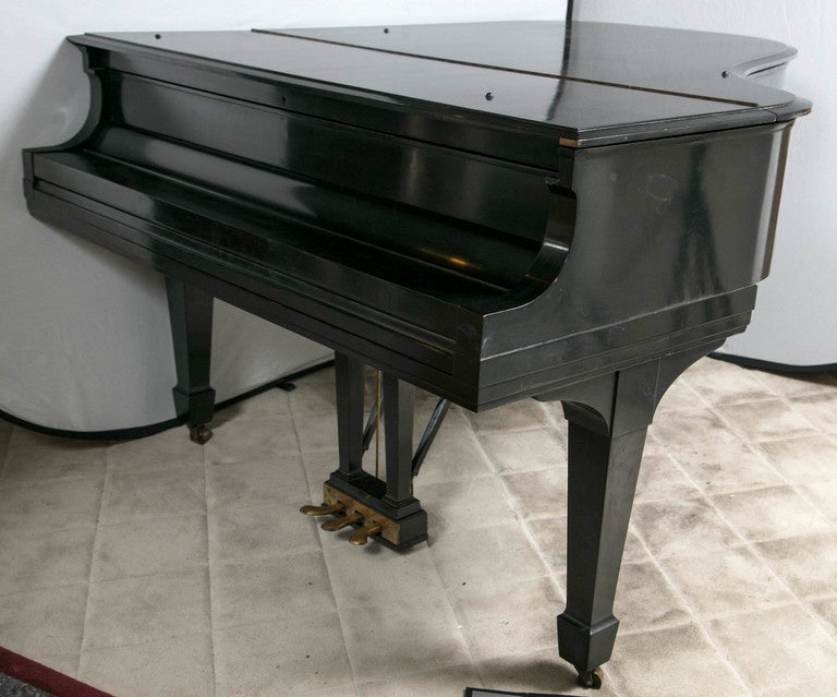 Steinway Baby Grand Ebonized Piano Model L 1932 In Distressed Condition In Stamford, CT