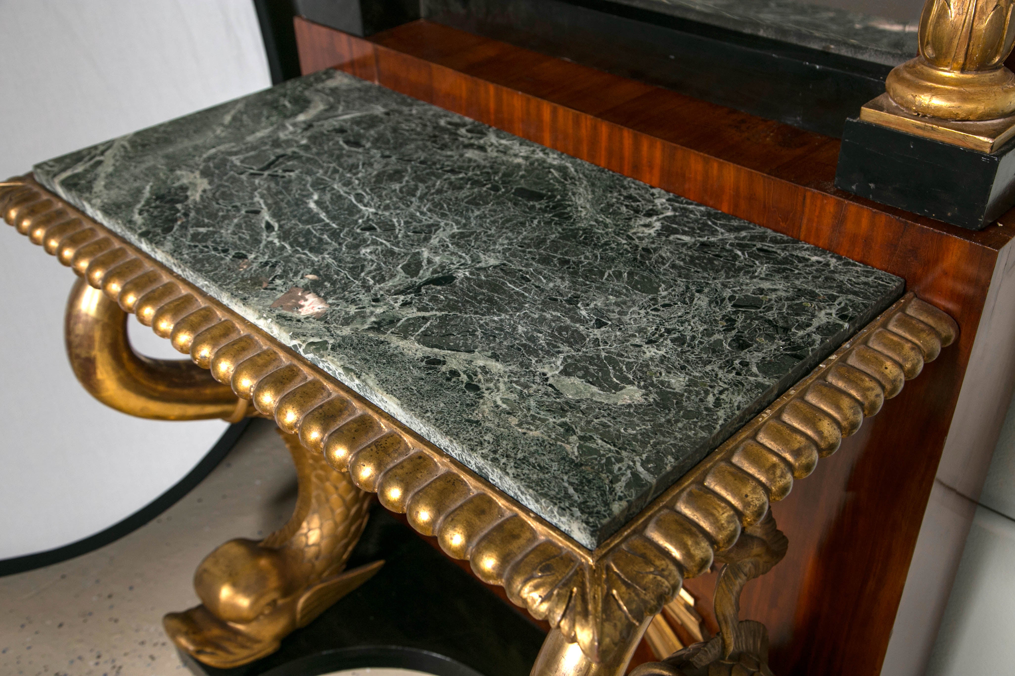 Inizio XIX secolo Console in legno dorato di mogano del XIX secolo con specchio, Neoclassico, P.G Bylanders in vendita
