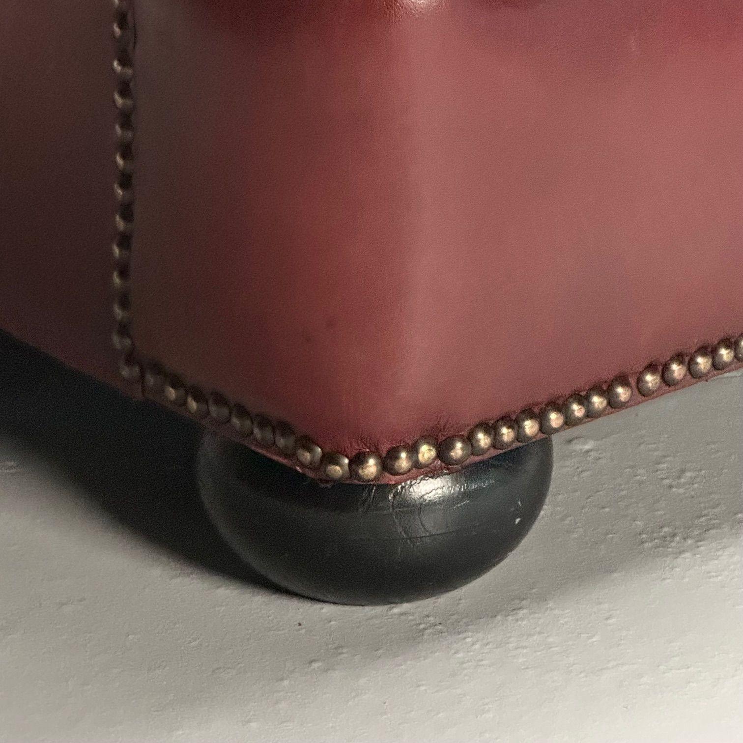 Georgiano, Sofá Chesterfield, Acolchado, Cuero rojo envejecido, Patas de conejo, 2000s en venta 6