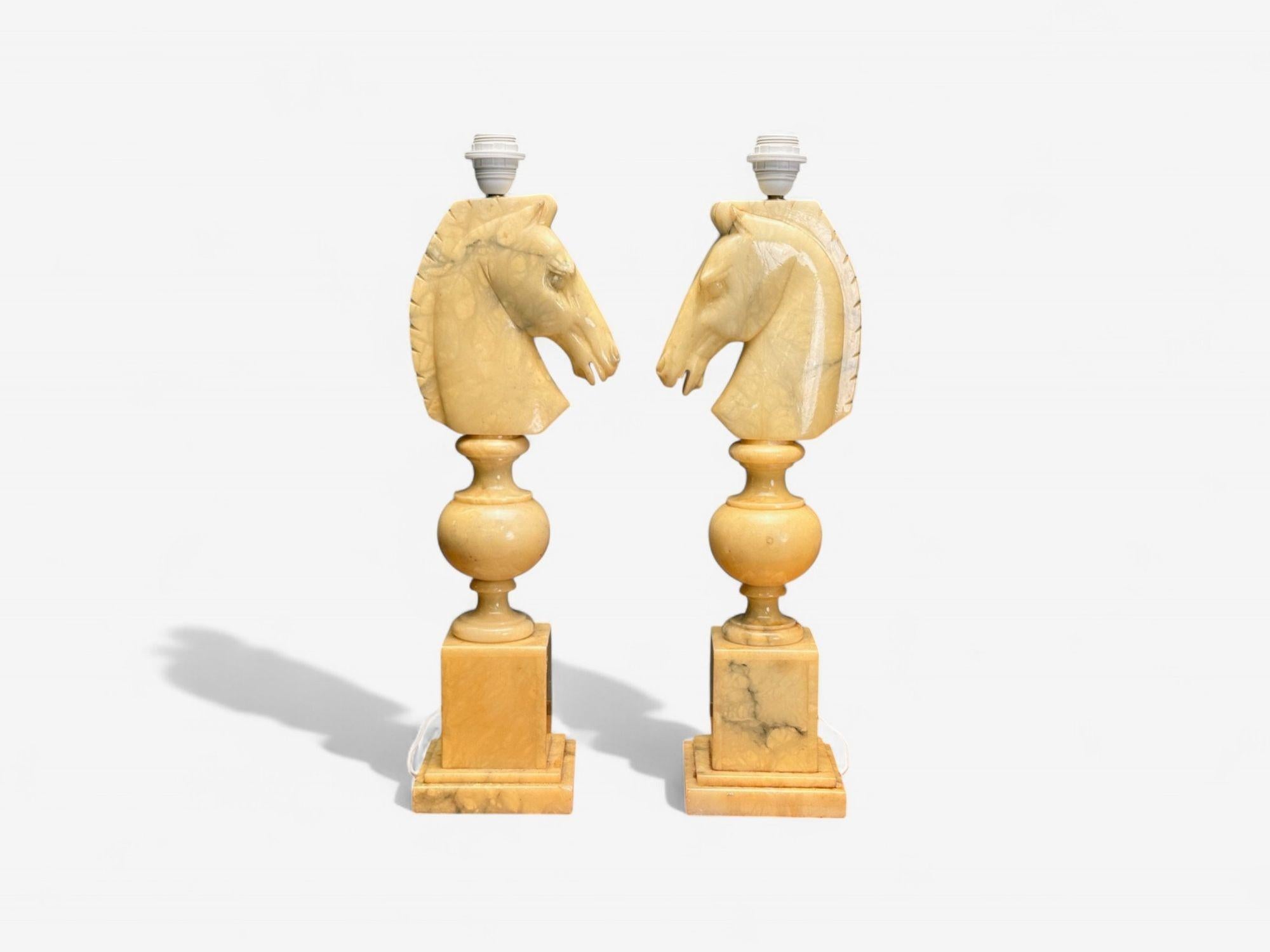 Lampes de table modernes italiennes, en albâtre sculpté à la main, avec motif de cheval, Italie, années 1950 en vente 4