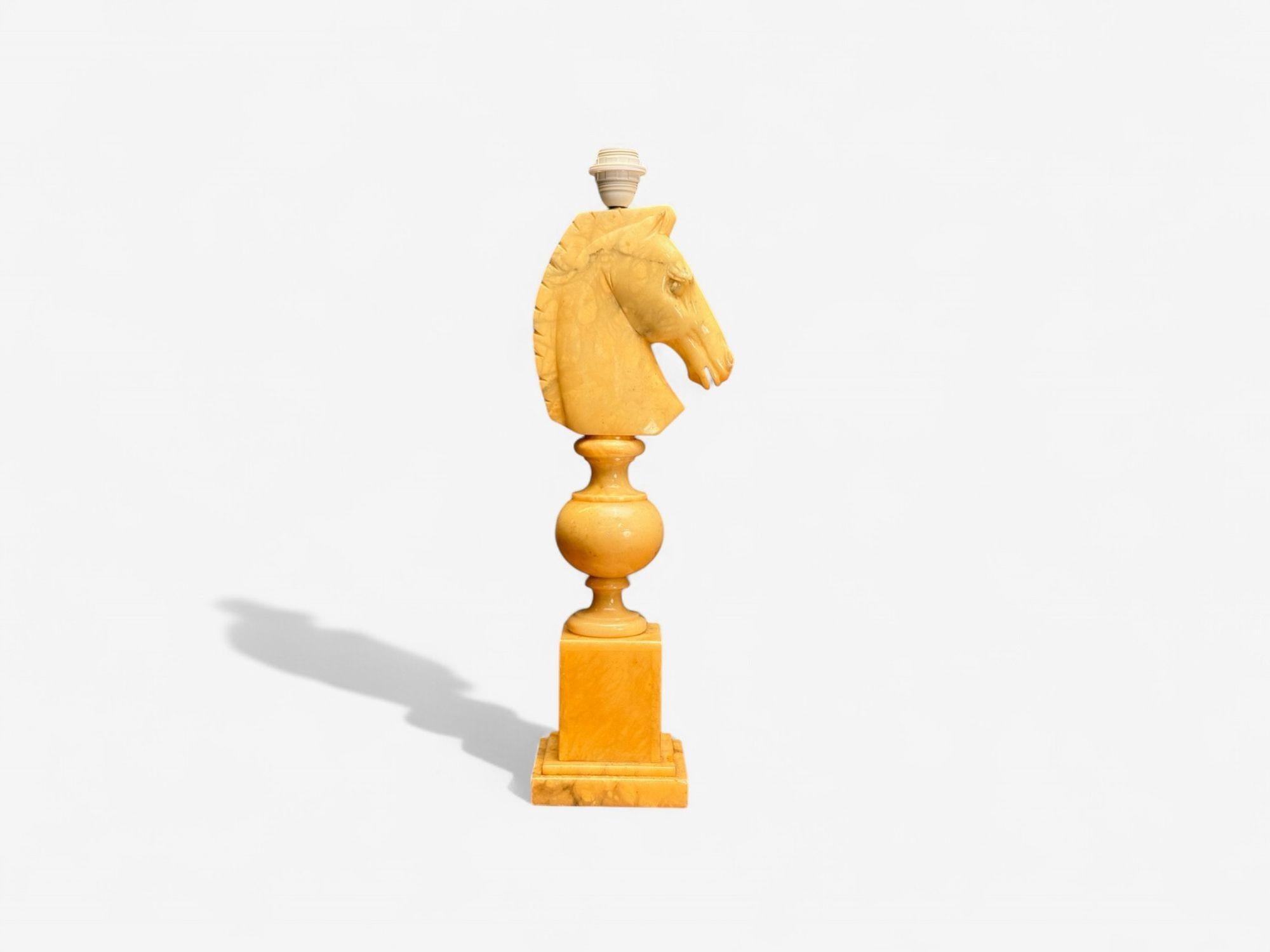 Lampes de table modernes italiennes, en albâtre sculpté à la main, avec motif de cheval, Italie, années 1950 en vente 2