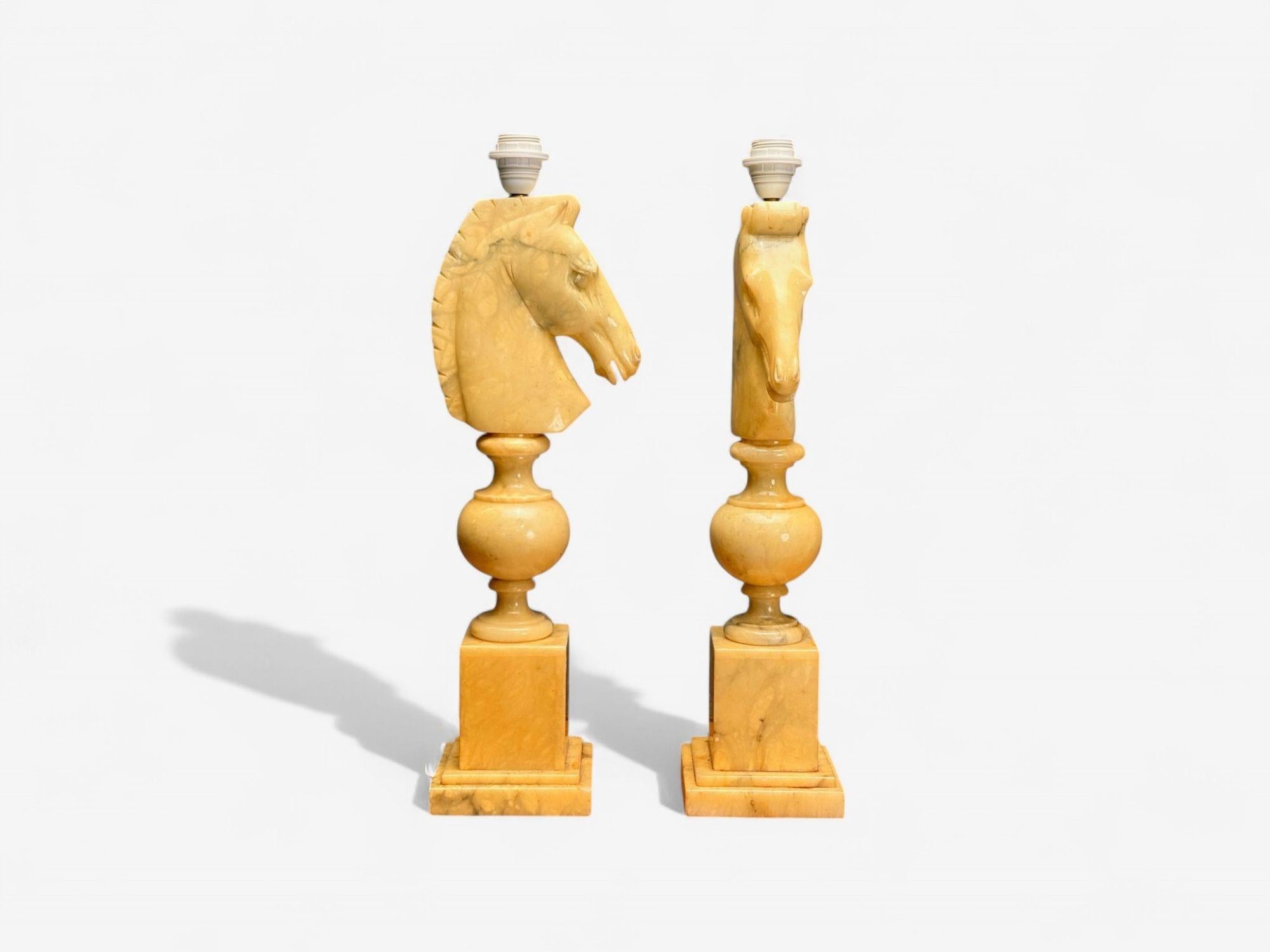 Lampes de table modernes italiennes, en albâtre sculpté à la main, avec motif de cheval, Italie, années 1950 en vente 3