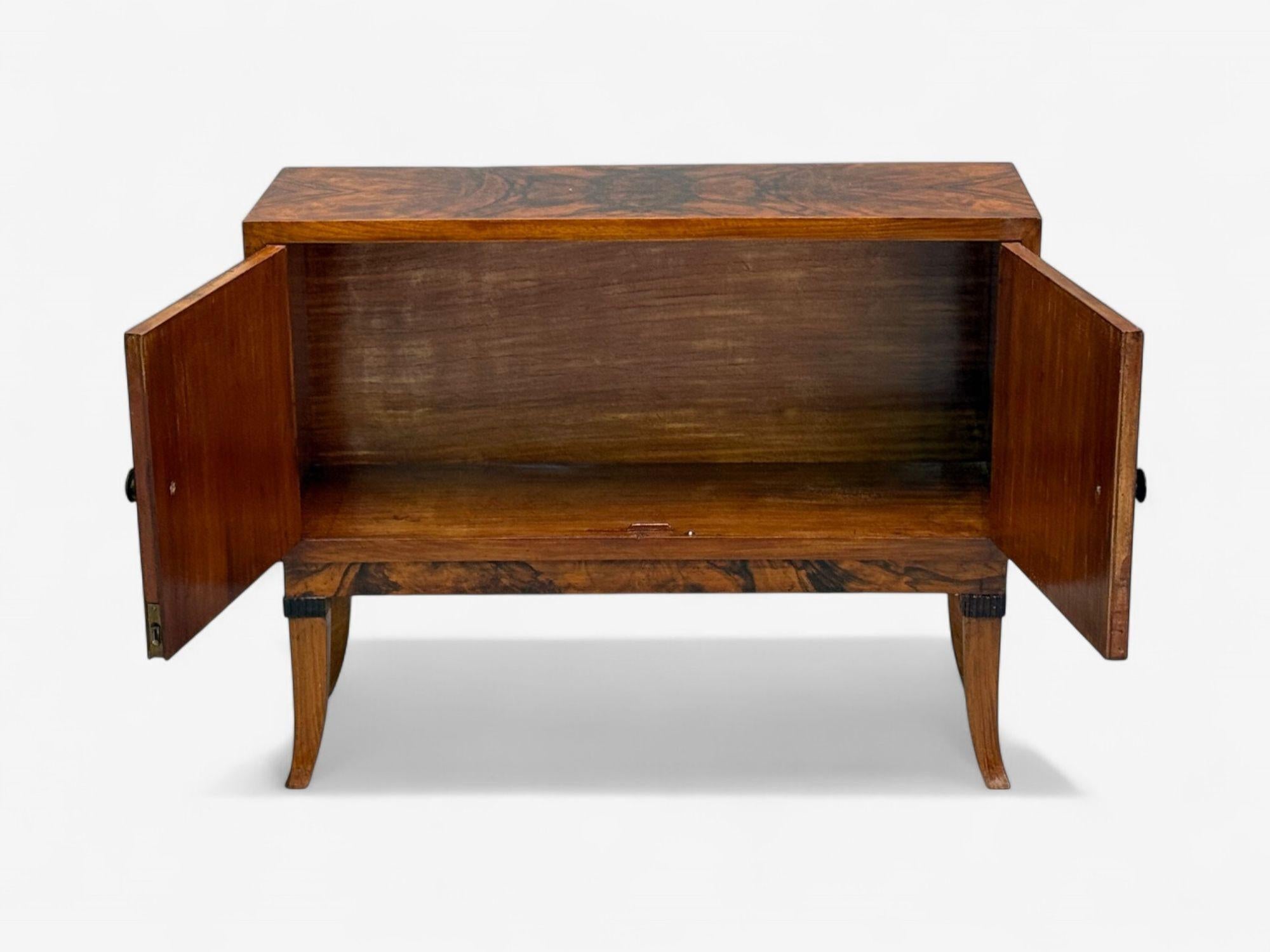 Emilio Lancia attr., Italian Modern, Walnut Root, Brass, Commode, Italy, 1930s For Sale 4