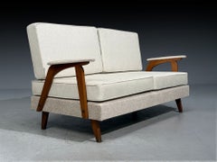 Diseño de Peter Hvidt y Orla Mølgaard-Nielsen, sofá, bouclé color crema, Dinamarca, década de 1960