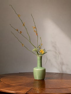 Vaso smaltato in celadon in stile Longquan della dinastia Qing, dinastia Qing, Cina, XIX secolo.