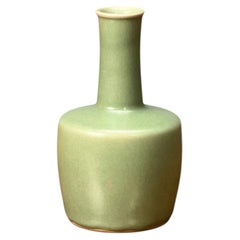 Vaso smaltato in celadon in stile Longquan della dinastia Qing, dinastia Qing, Cina, XIX secolo.