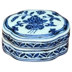 Emperor Xuande Marked Diminutive Lidded Box, Blue and White Porcelain