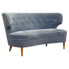 Carl-Johan Boman, modernismo finlandés, sofá, terciopelo, madera, Finlandia, década de 1950