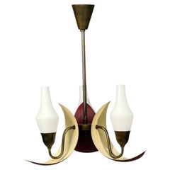 Bent Karlby, lámpara colgante, latón, metal lacado en rojo, cristal, Dinamarca, década de 1950