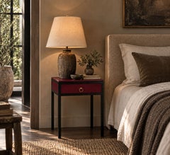 Style Jean-Michel Frank, tables de chevet, cuir bordeaux, fer