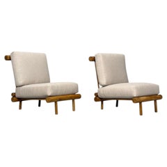 Charlotte Perriand, fauteuils « La Cachette » rares, chêne, tissu, France, années 1960