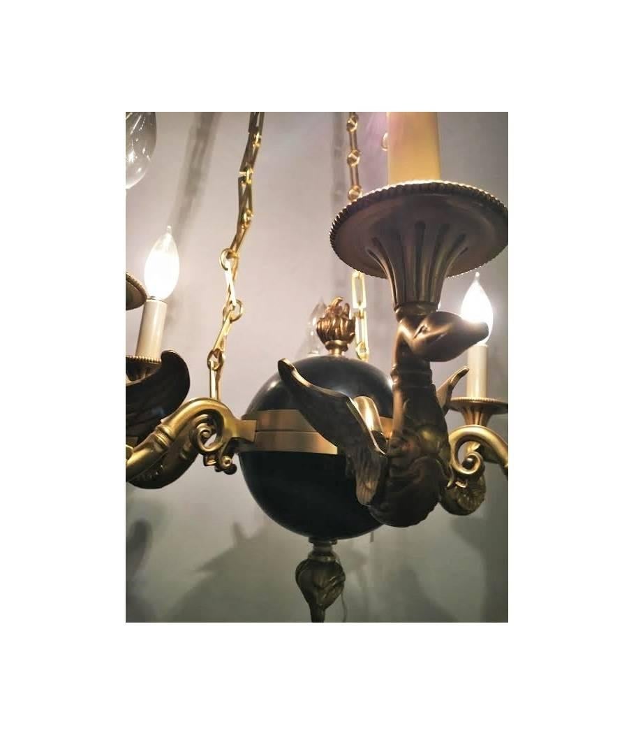 Regency Style Six-Arm Bronze Swan Decorated Chandelier In Good Condition For Sale In Stamford, CT