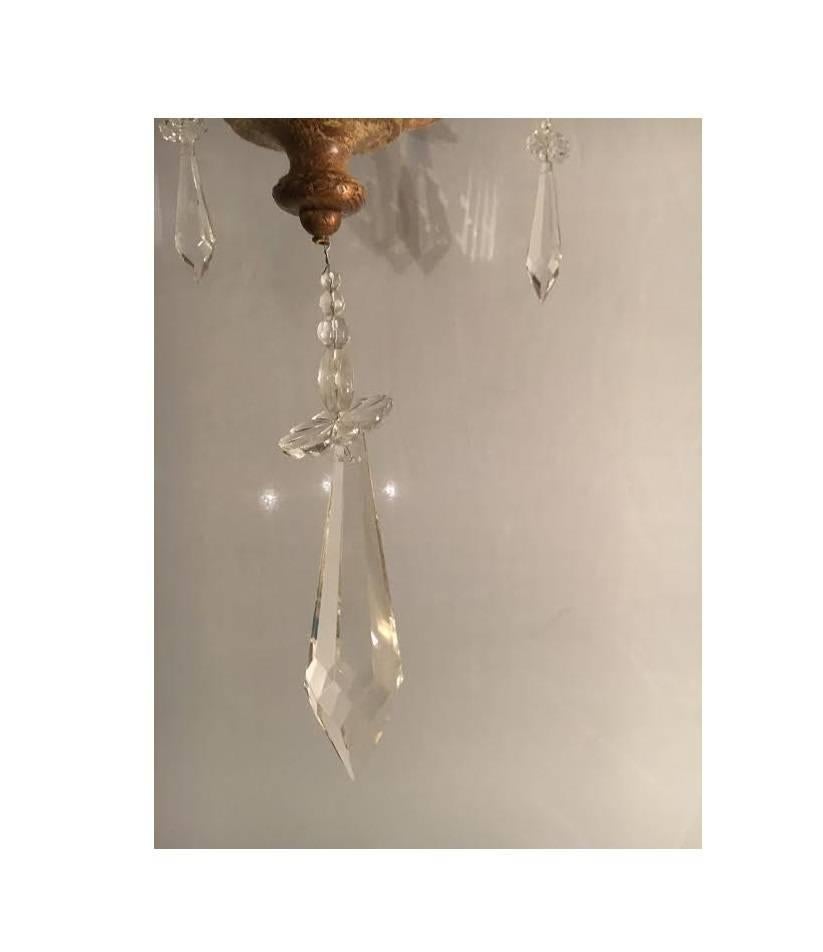 Lustre Italien en Métal Doré et Cristal avec Abat-Jour en Verre Bon état - En vente à Stamford, CT