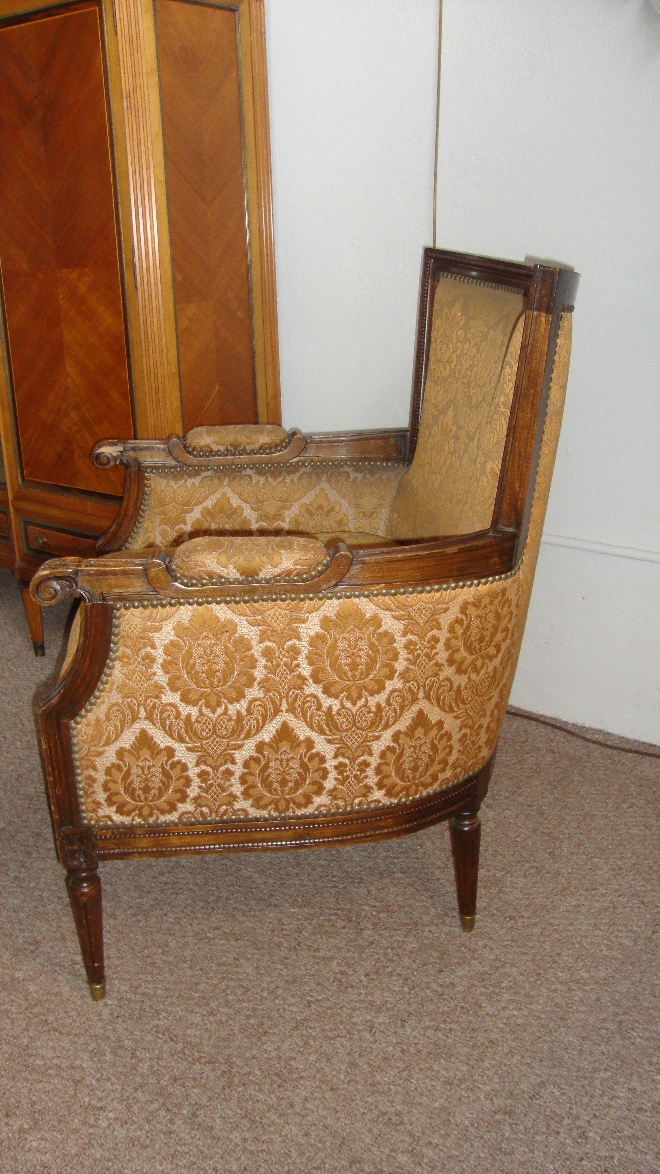 Ein Paar Bergère-Büro-Sessel im Louis-XVI.-Stil nach Jansen (Mitte des 20. Jahrhunderts) im Angebot