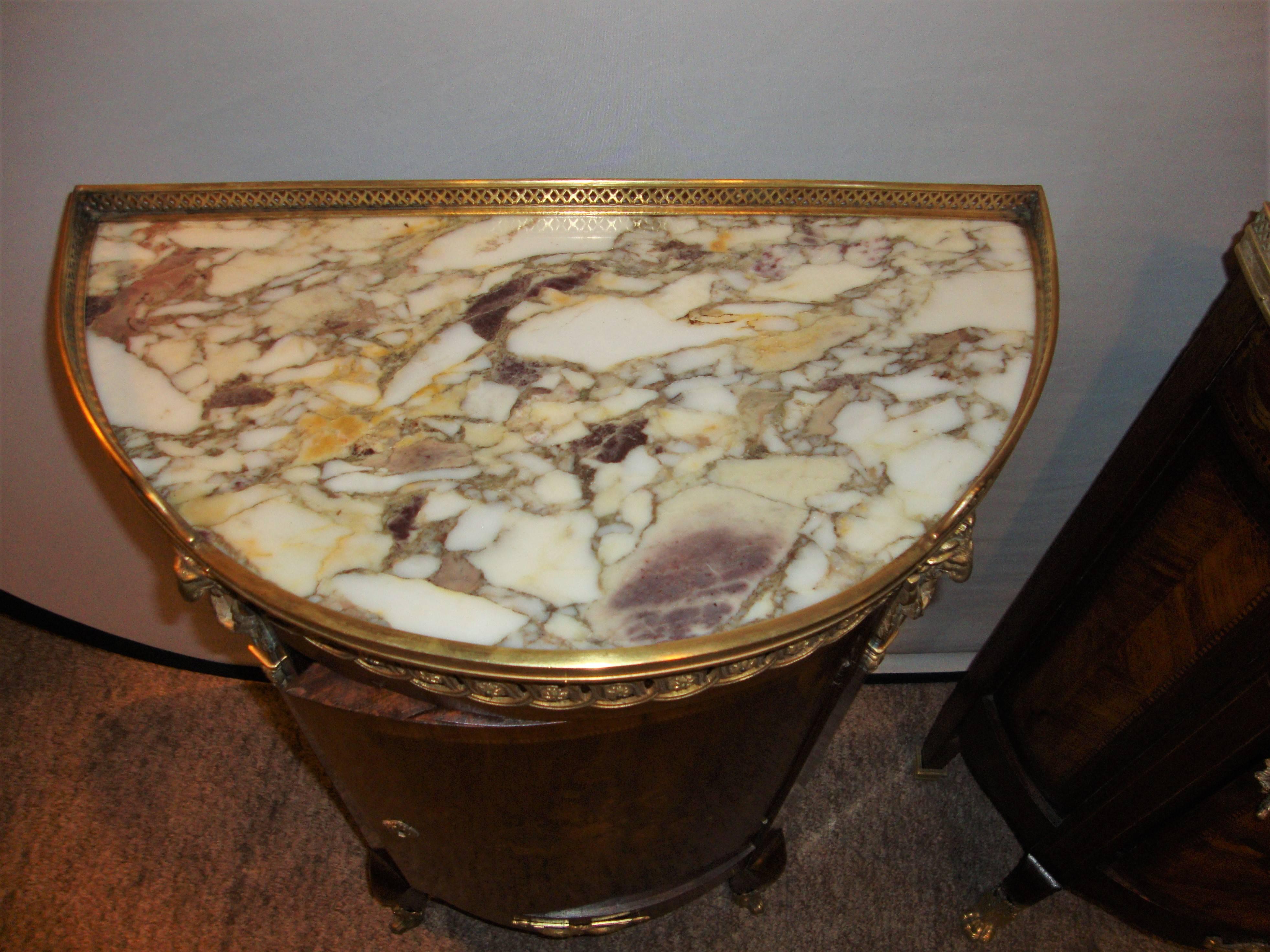  French Louis XV Style Inlaid Pedestal End Table Night Stand Gallery Marble Top  In Good Condition In Stamford, CT