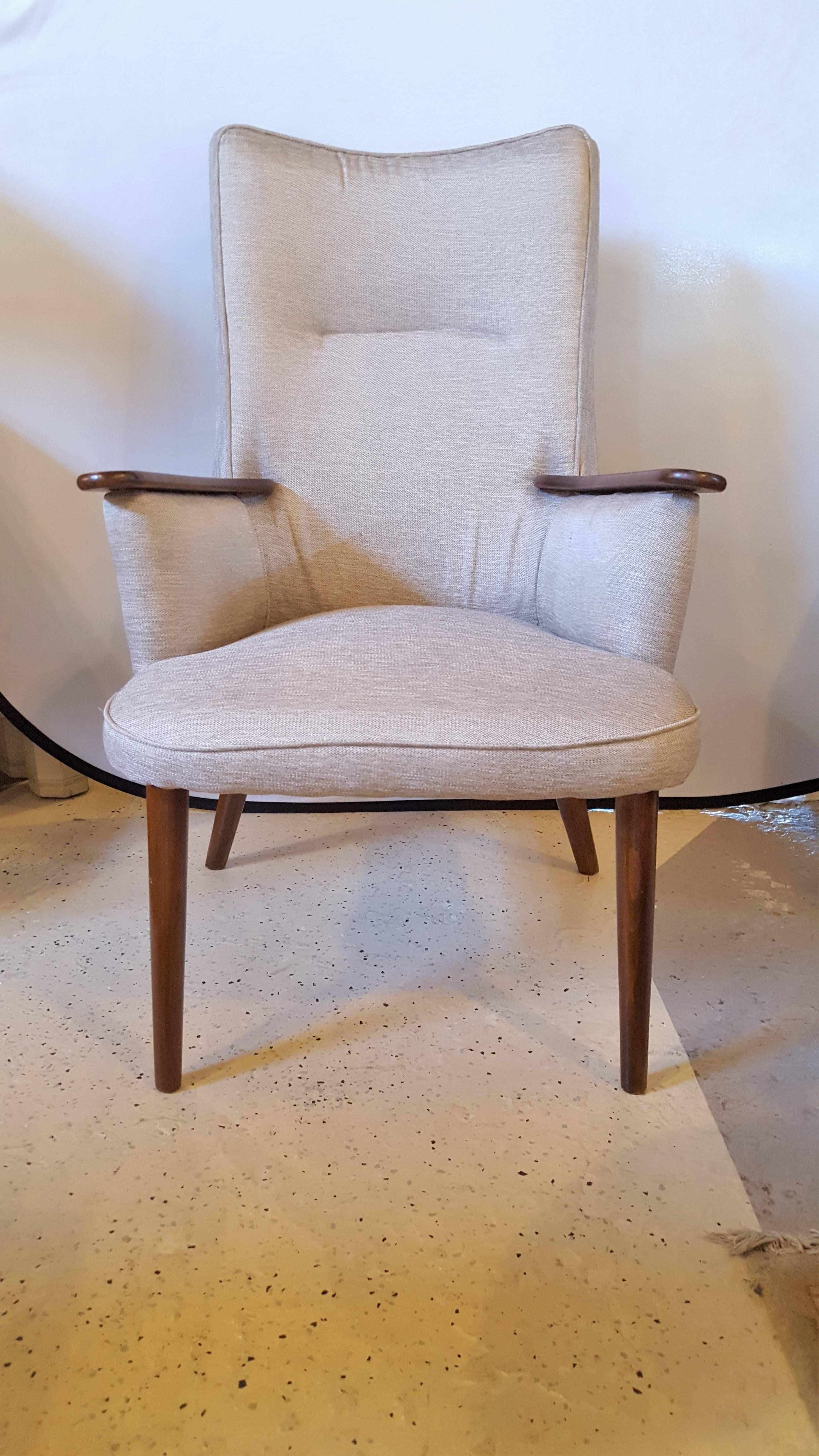 A pair of Mid-Century Modern Hansweger style armchairs. These chairs, have a rosewood frame and have been newly reupholstered. Everything about these chairs say modern, stylish and comfortable.

Seat height - 18 inches.