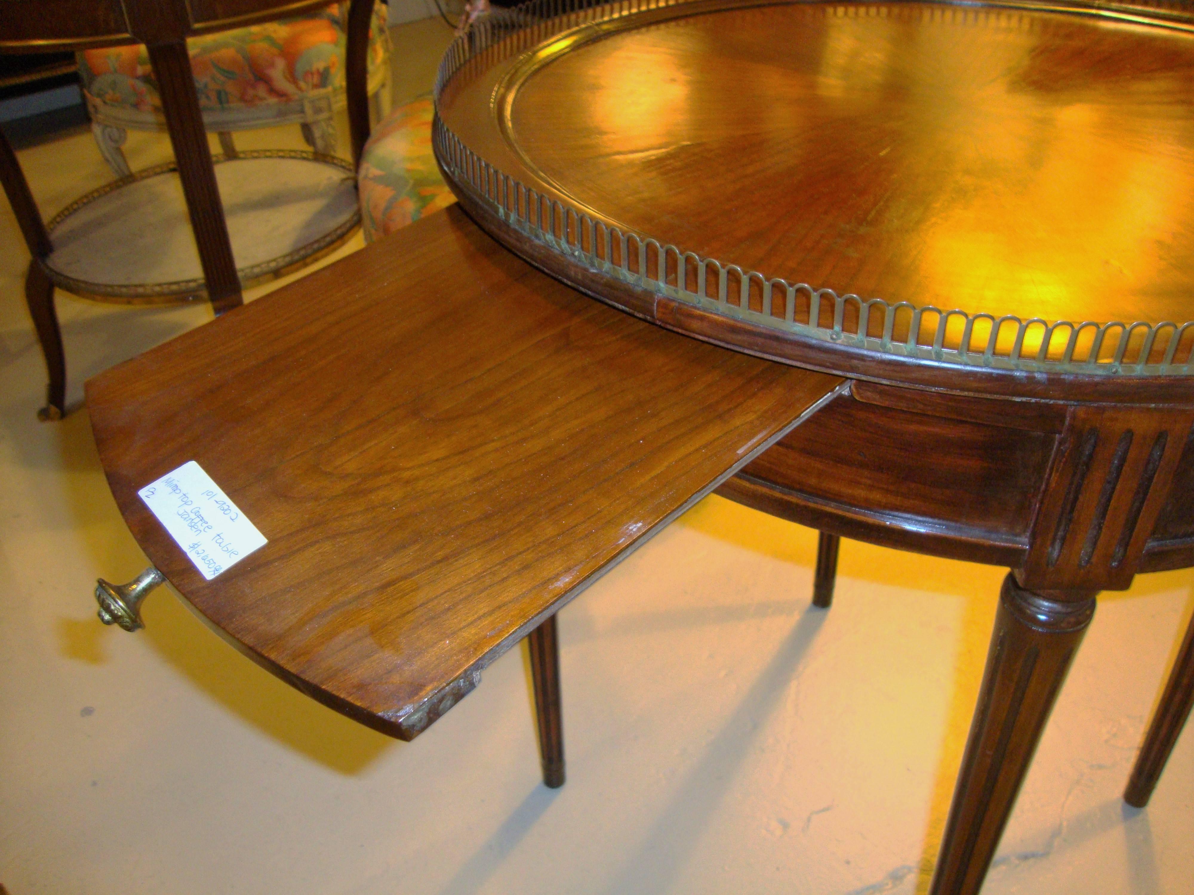 Louis XVI Style Mahogany Circular Center or End Table In Good Condition In Stamford, CT