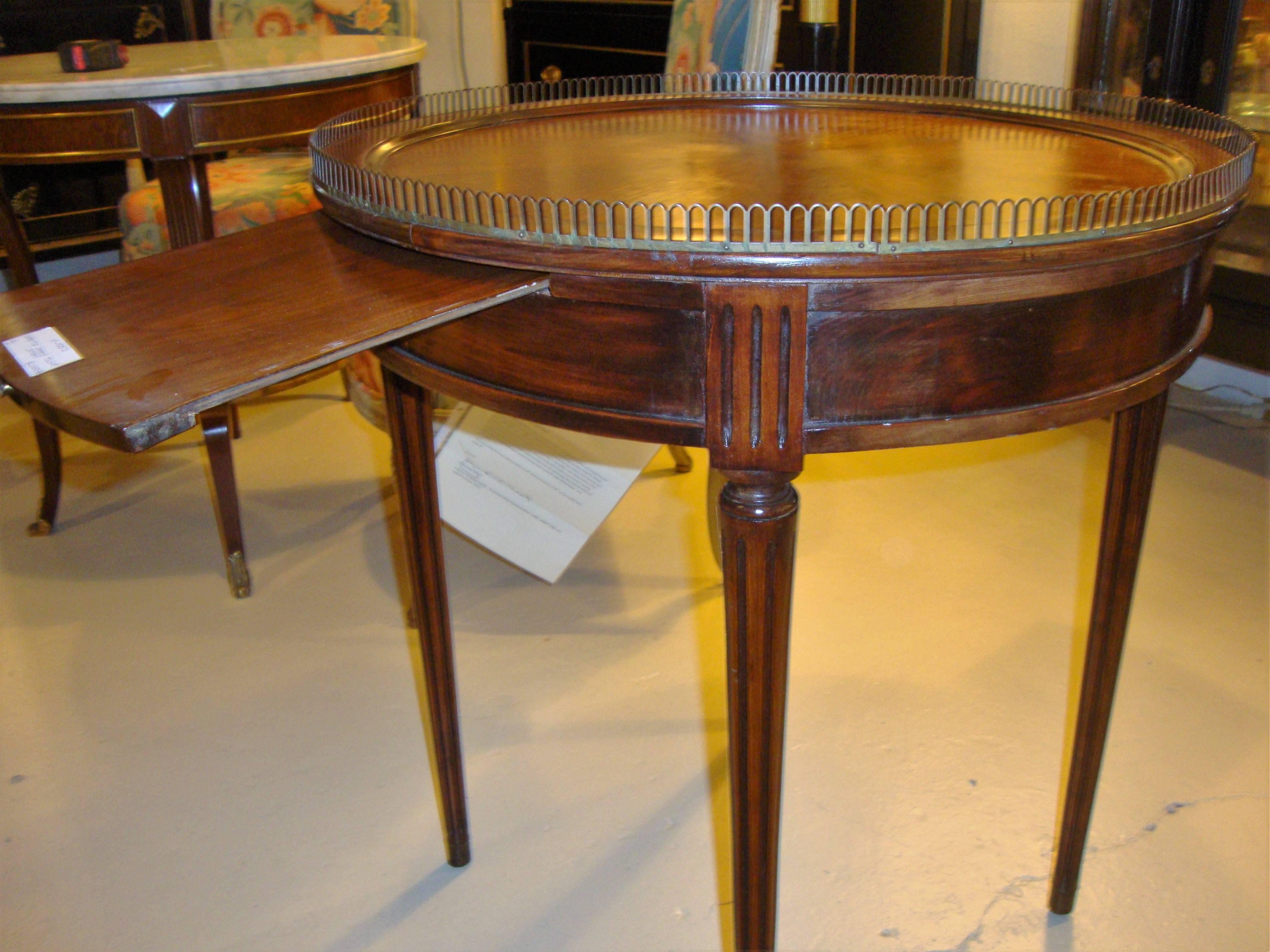 Mid-20th Century Louis XVI Style Mahogany Circular Center or End Table