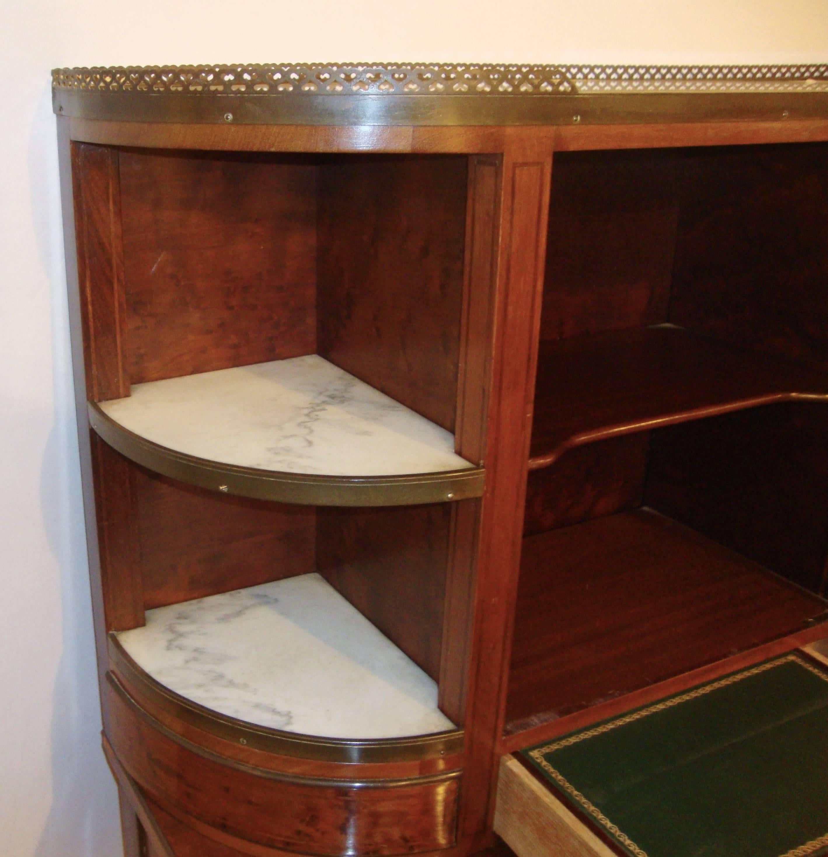 Schreibtisch im Stil Louis XVI. mit Vitrine-Platte im Angebot 4