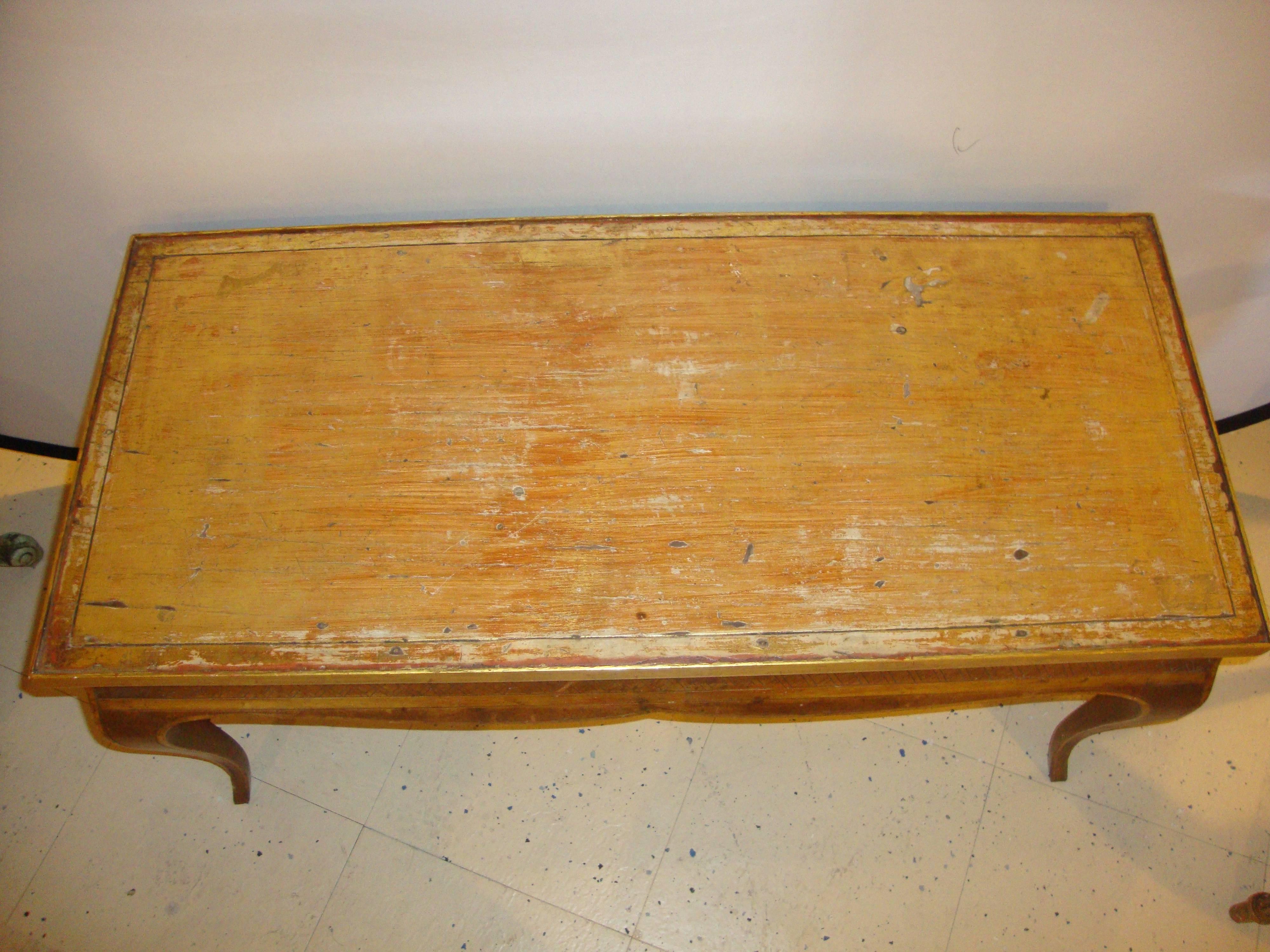 Hollywood Regency Style Jansen Gilt Gold Coffee Table Decorative X Design In Good Condition In Stamford, CT
