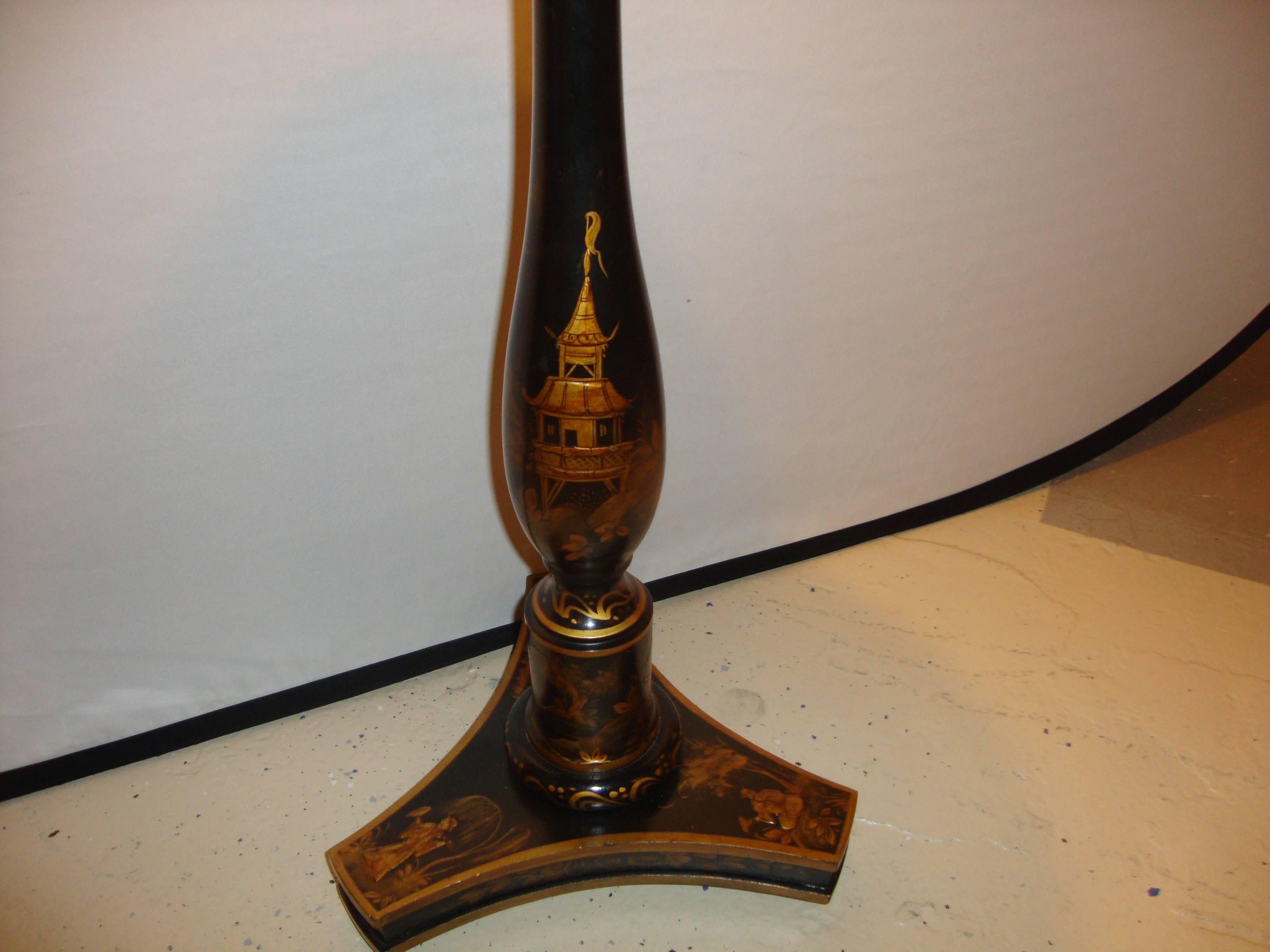 Decorative Chinoiserie Tray Table Stick Lamp In Good Condition In Manhasset, NY