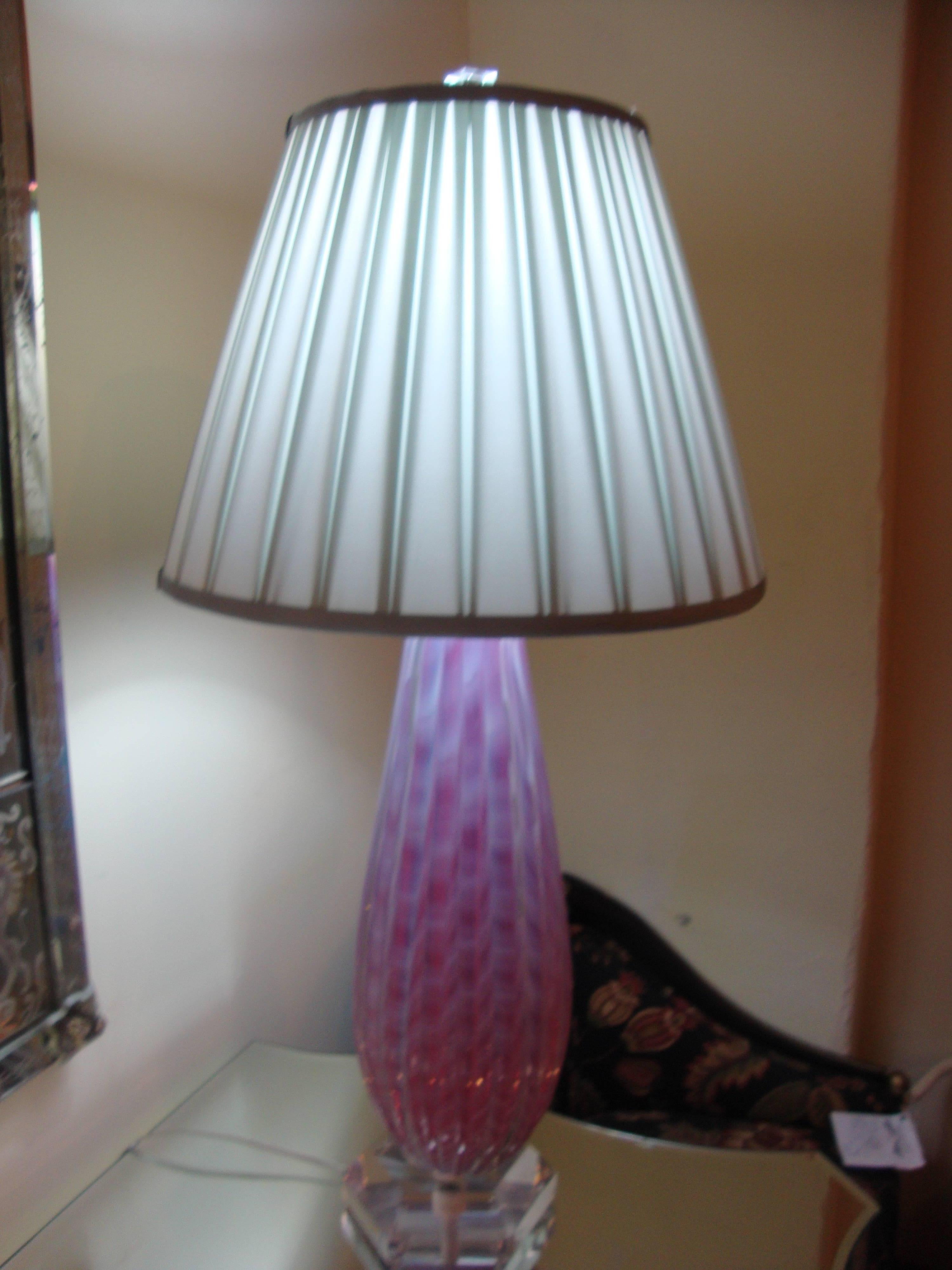 Pair of Pink and White Murano Glass Table Lamps In Good Condition In Stamford, CT