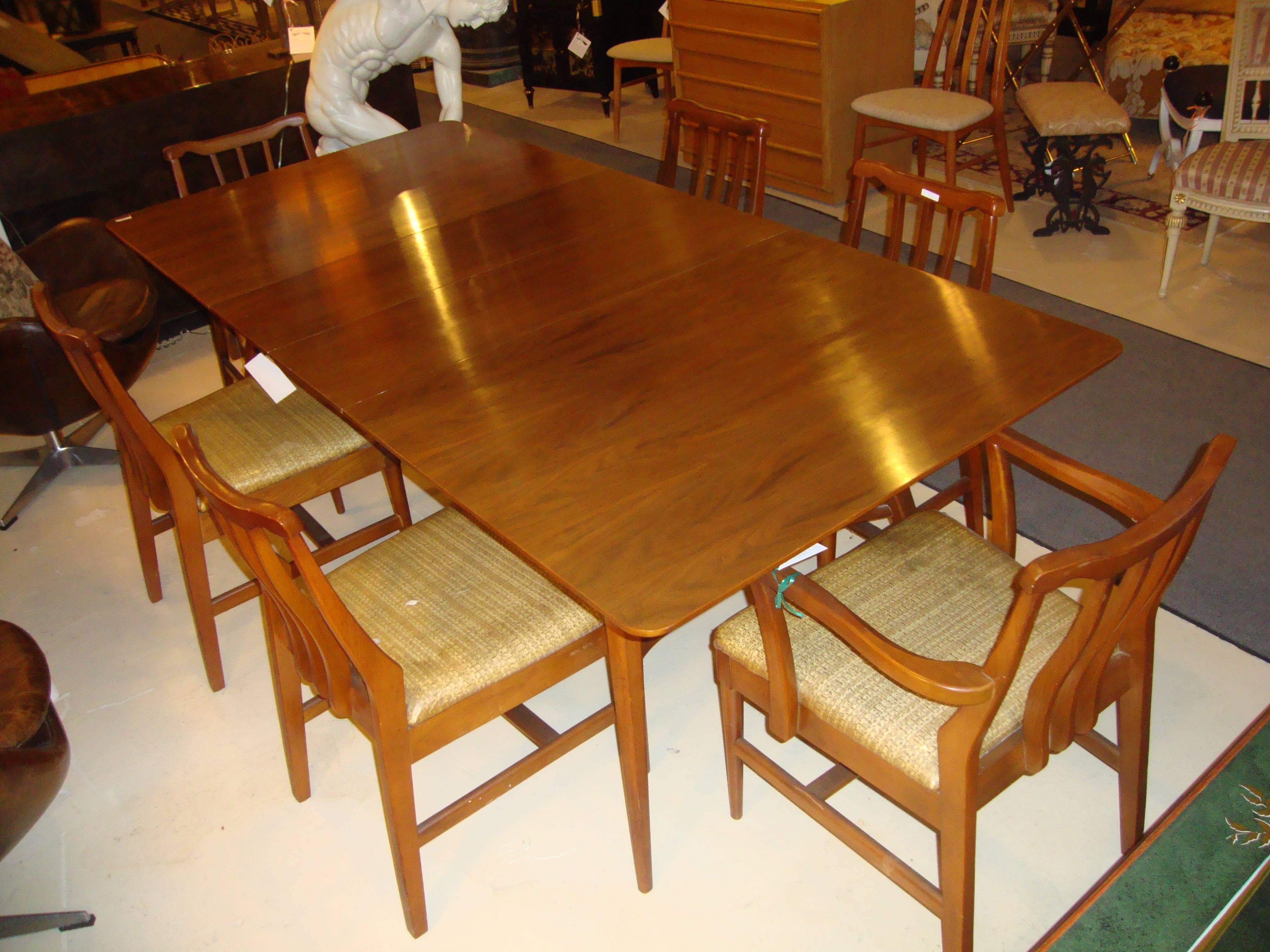 Mid-Century Modern Dining Table with Two Leaves 2