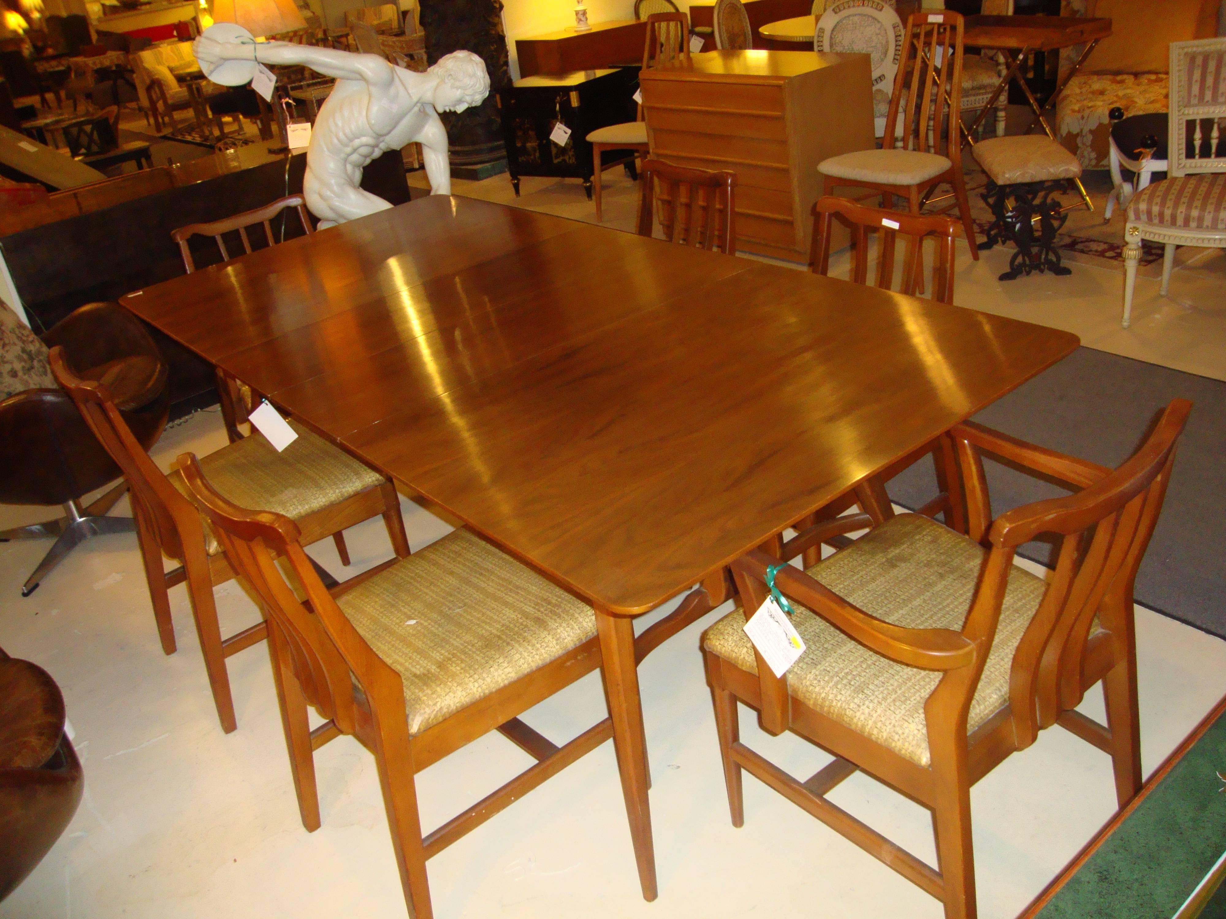 Mid-Century Modern Dining Table with Two Leaves 3