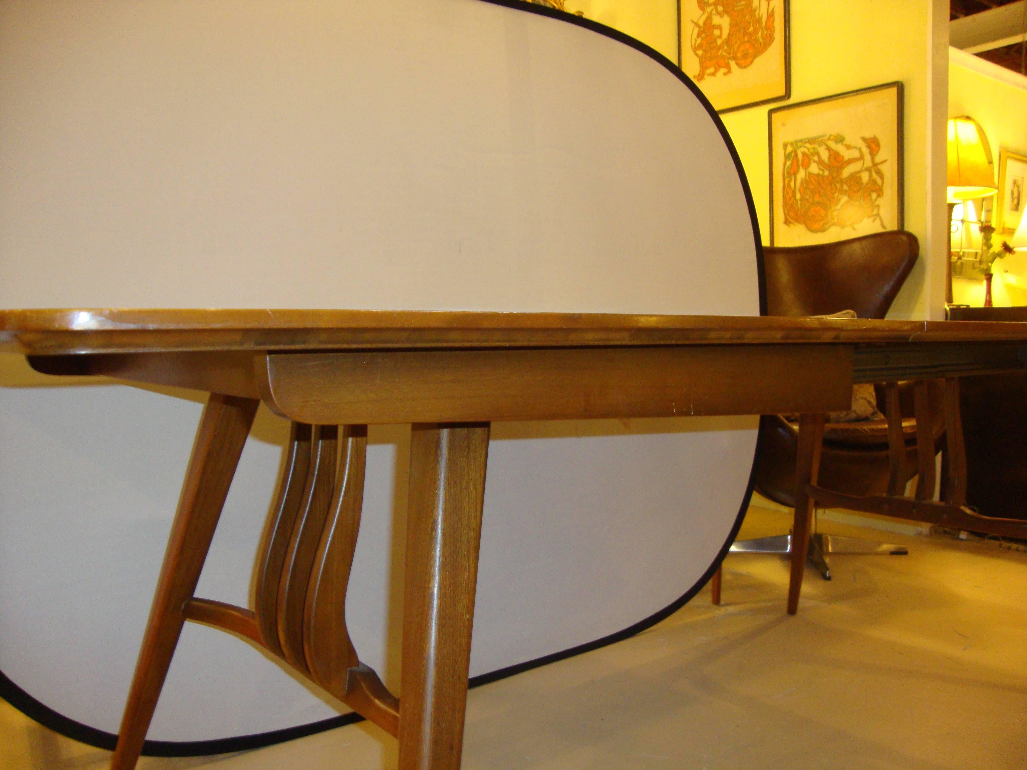 Mid-Century Modern Dining Table with Two Leaves 4