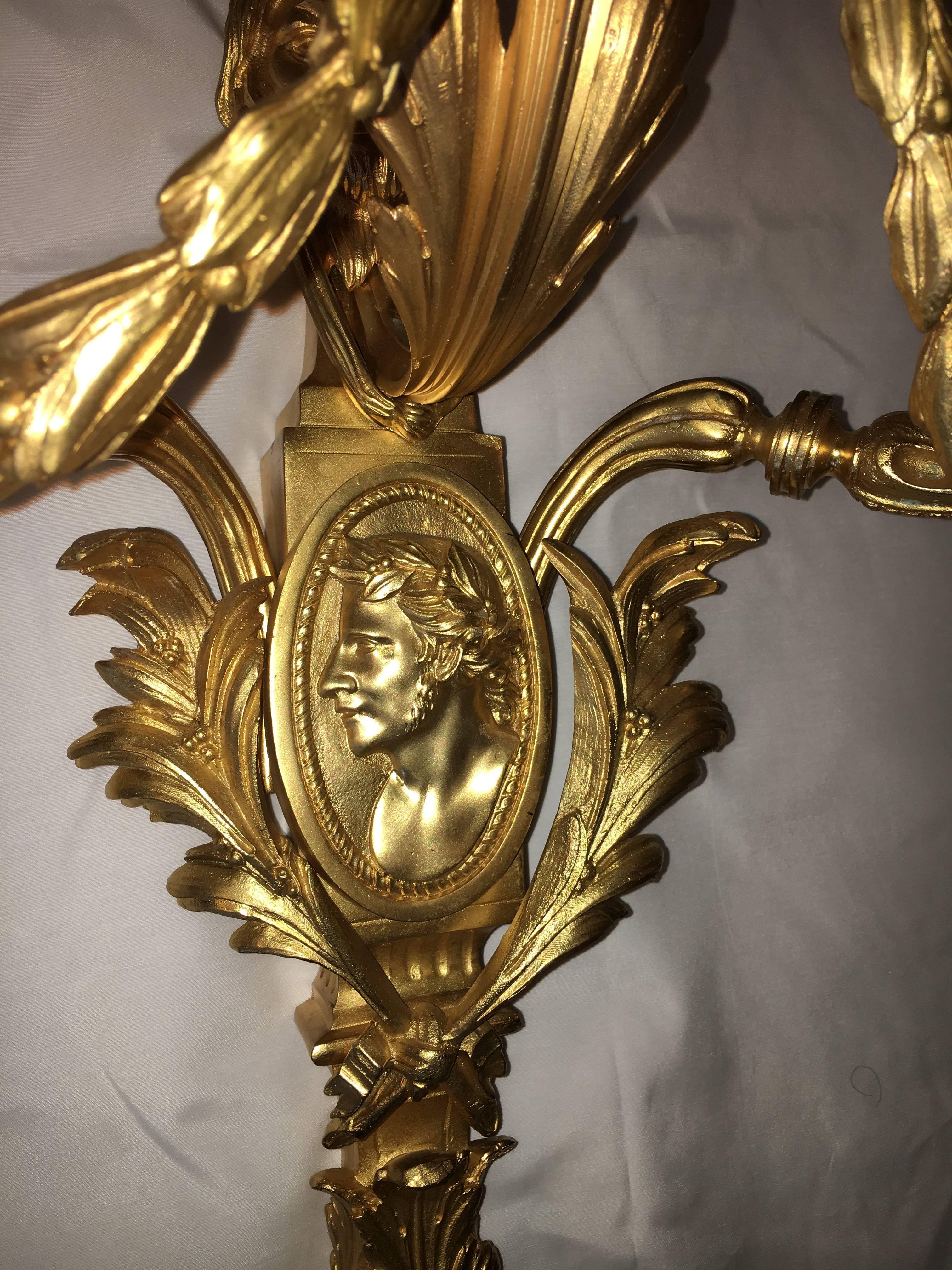 Pair of Neoclassical Style Gilt Bronze Wall Sconces In Good Condition In Stamford, CT