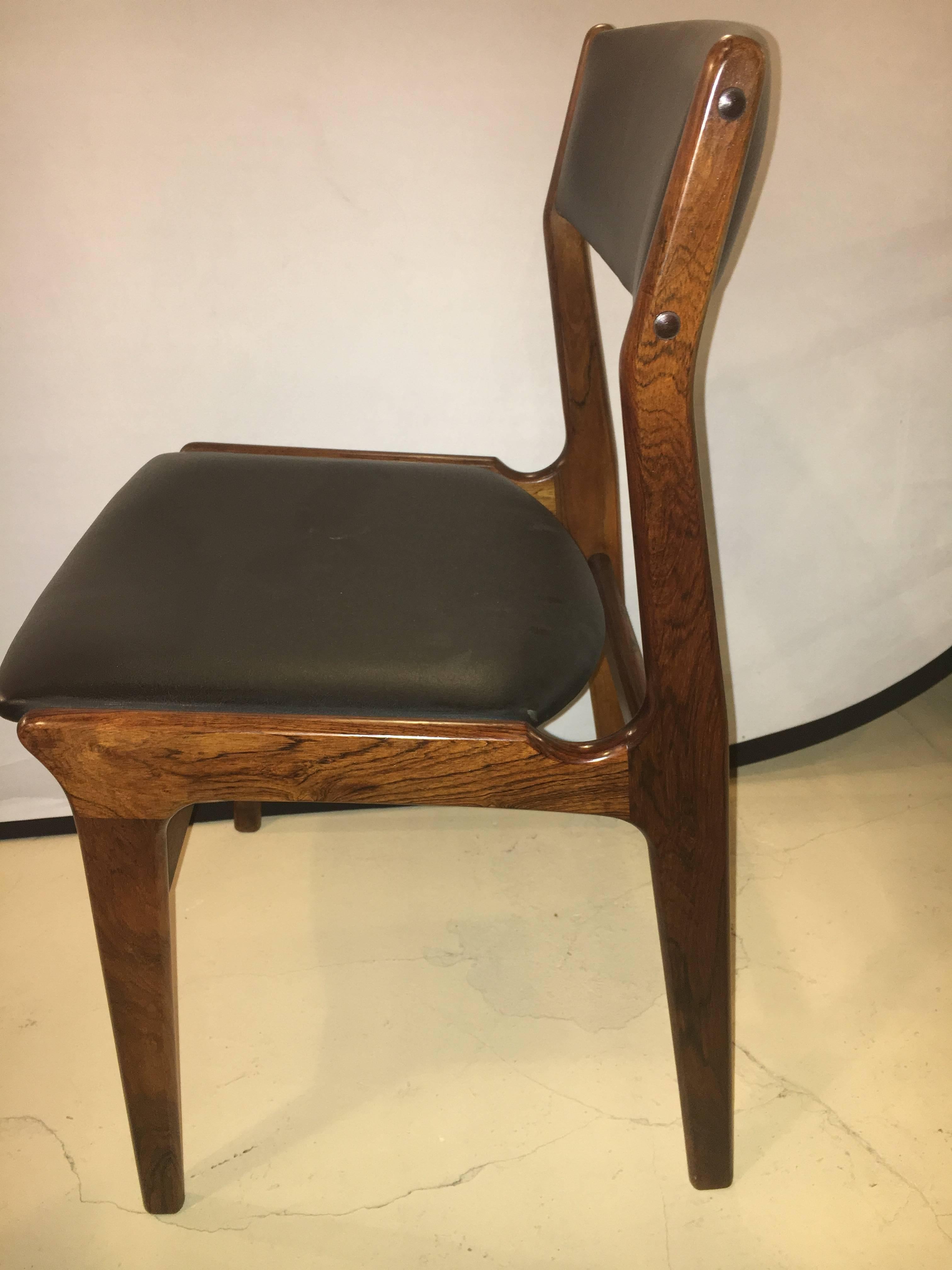 Set of Six Mid-Century Modern rosewood dining chairs. Having black or very dark brown seats and back rests these finely constructed dining chairs have recently been polished and supported to pristine condition. All with peg construction.