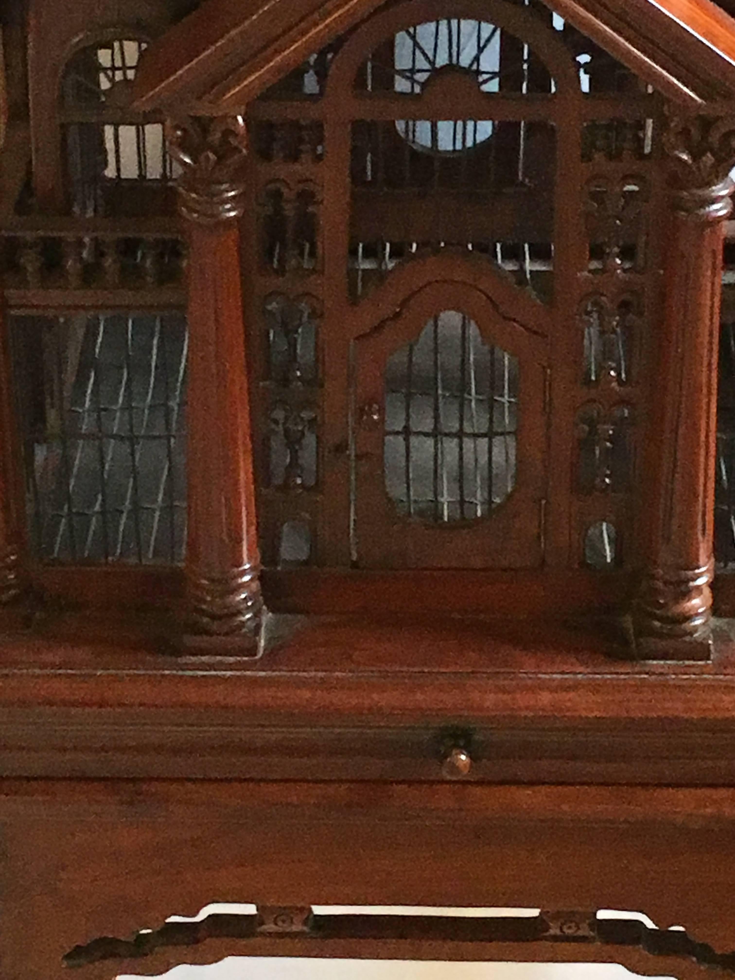 Victorian Style Bird Cage on a Stand In Good Condition In Stamford, CT
