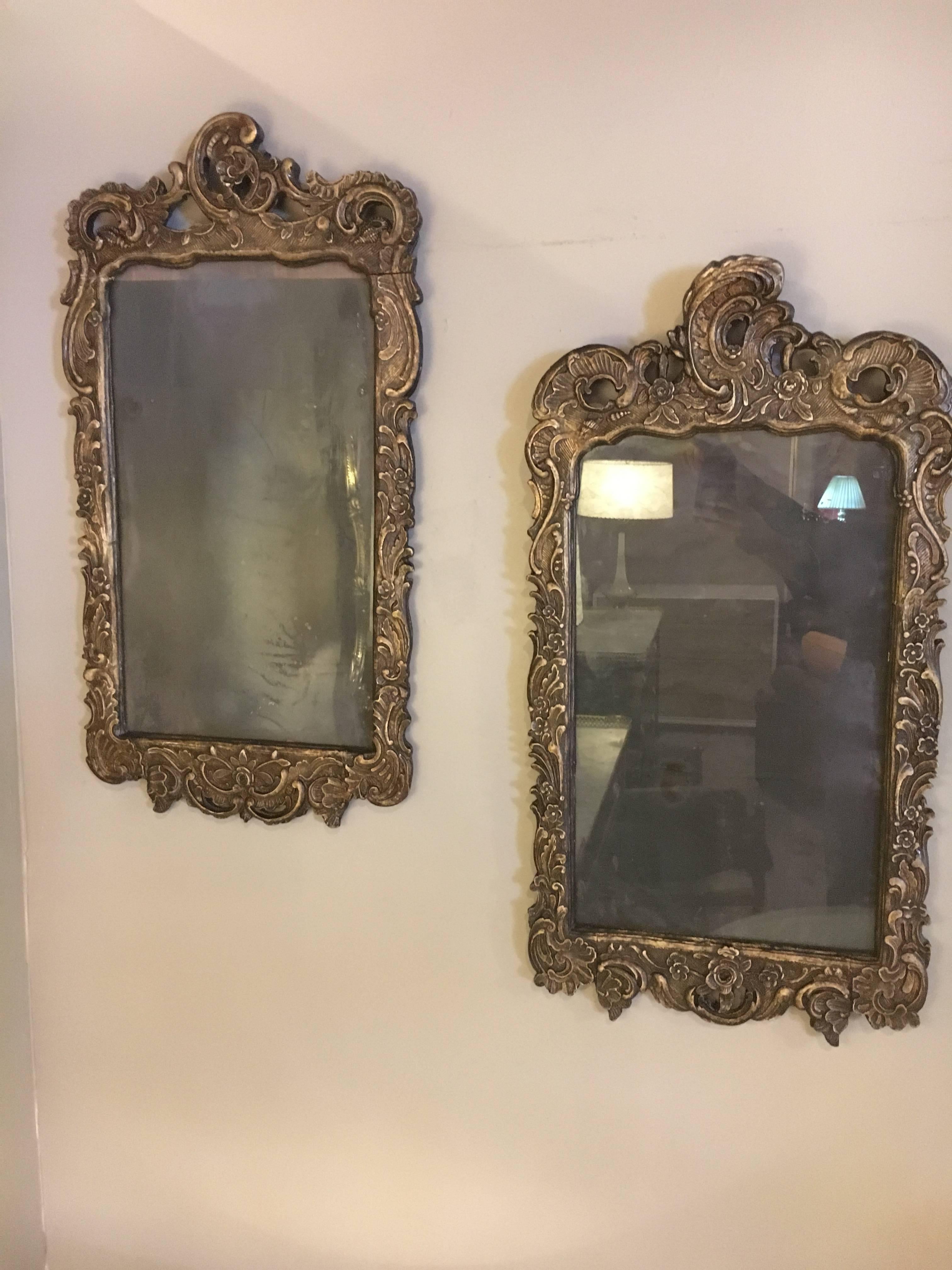 Pair Of 19th Century Italian Carved Mirror Frames In Good Condition In Stamford, CT