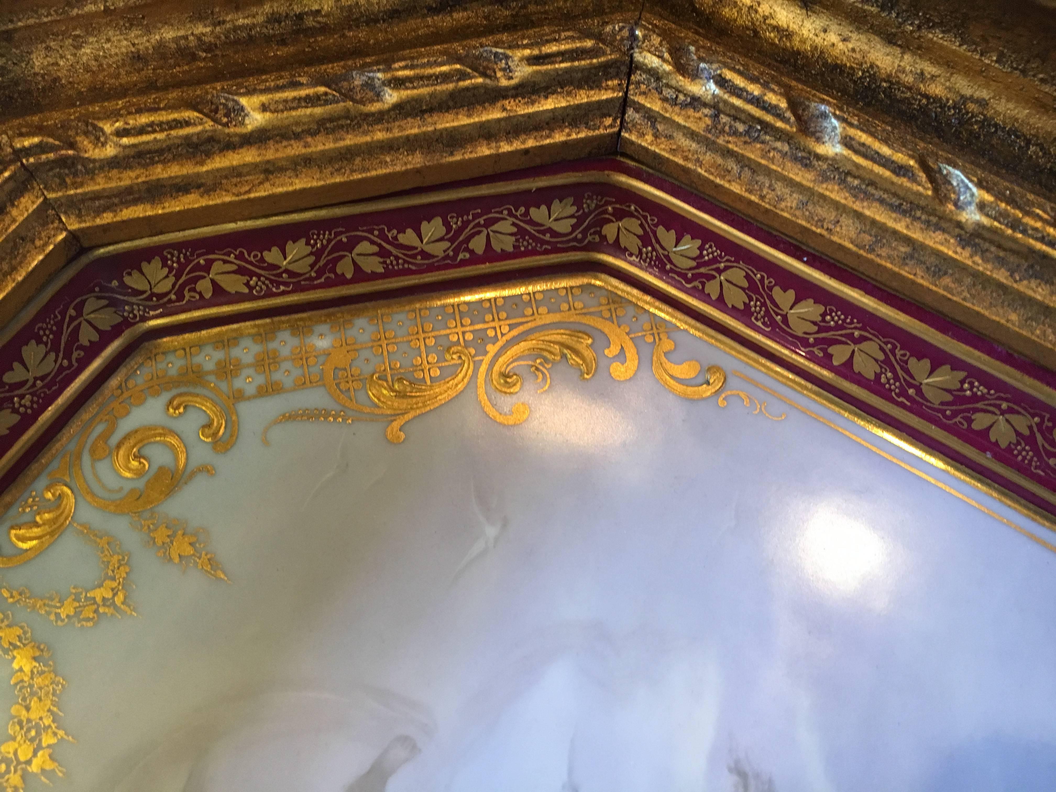Trimph Der Venus Royal Vienna Teller, gerahmt, signiert und mit Bienenfang-Markierung (19. Jahrhundert) im Angebot