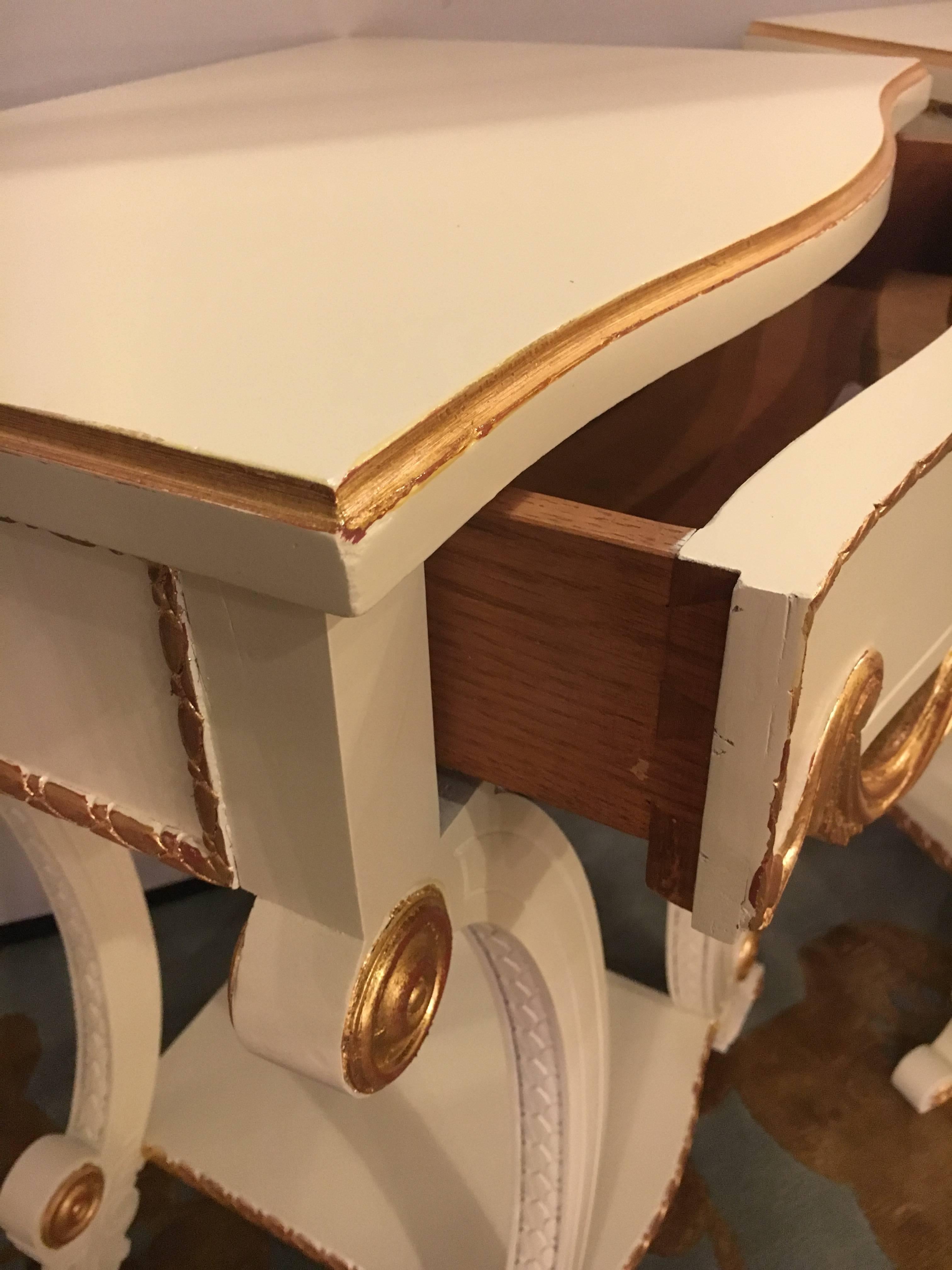 Pair of Grosfeld House Paint and Gilt Decorated End Tables or Nightstands In Good Condition In Stamford, CT