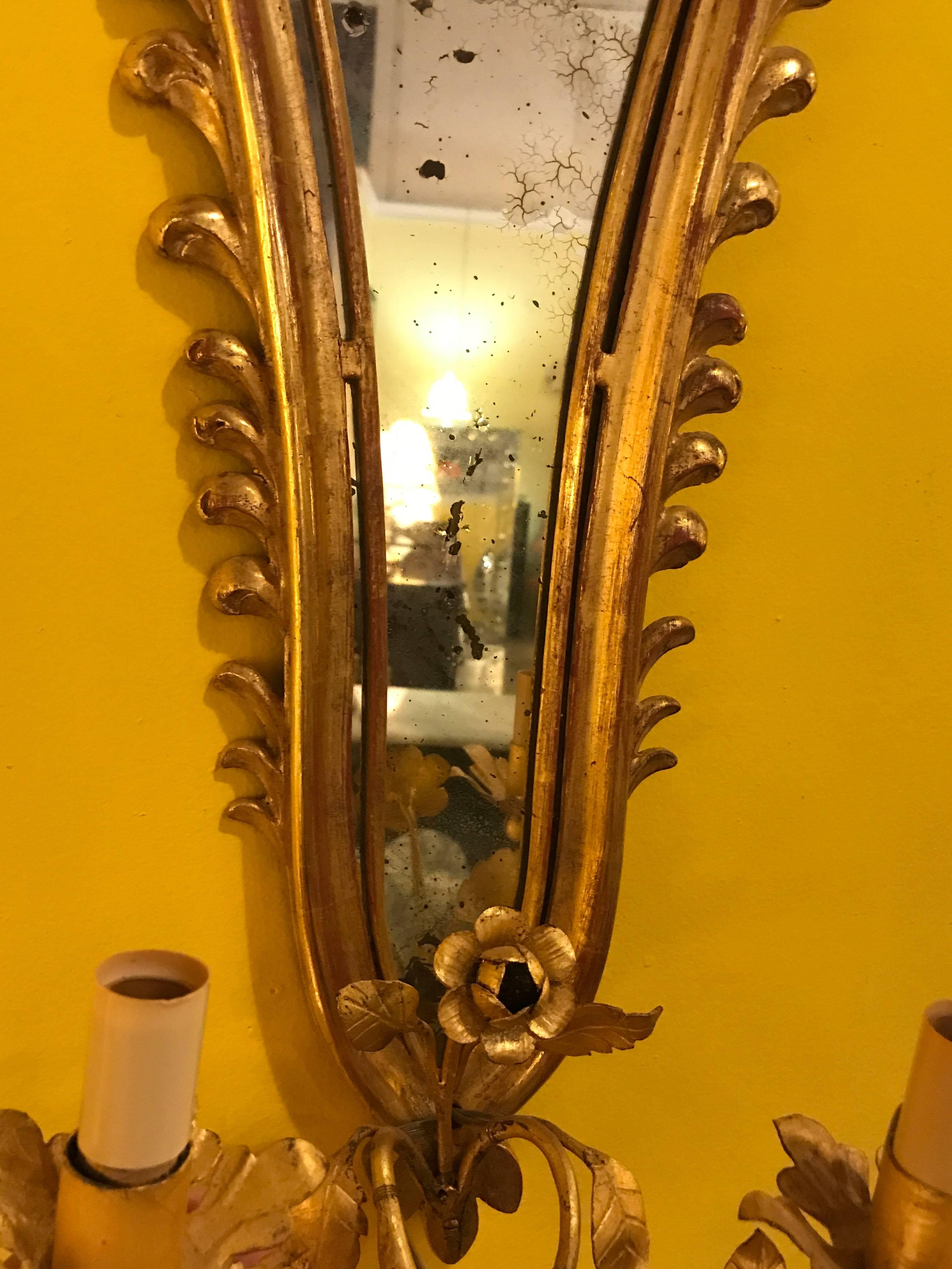 Pair of French, 19th Century Giltwood Mirrored Back Wall Sconces In Good Condition For Sale In Stamford, CT