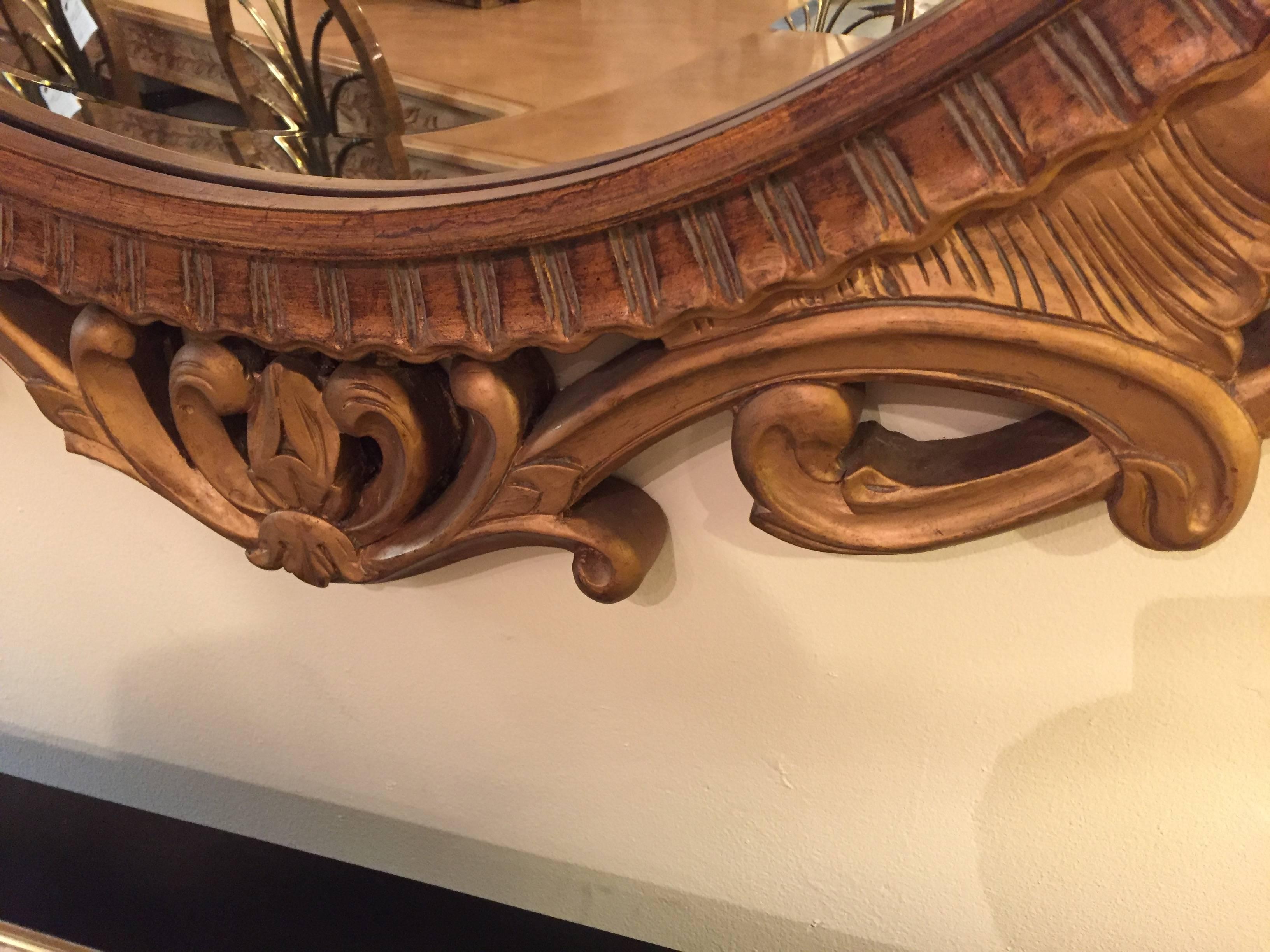 Italian Palatial Gilt Decorated Carved Circular Wall or Console Mirror In Good Condition For Sale In Manhasset, NY