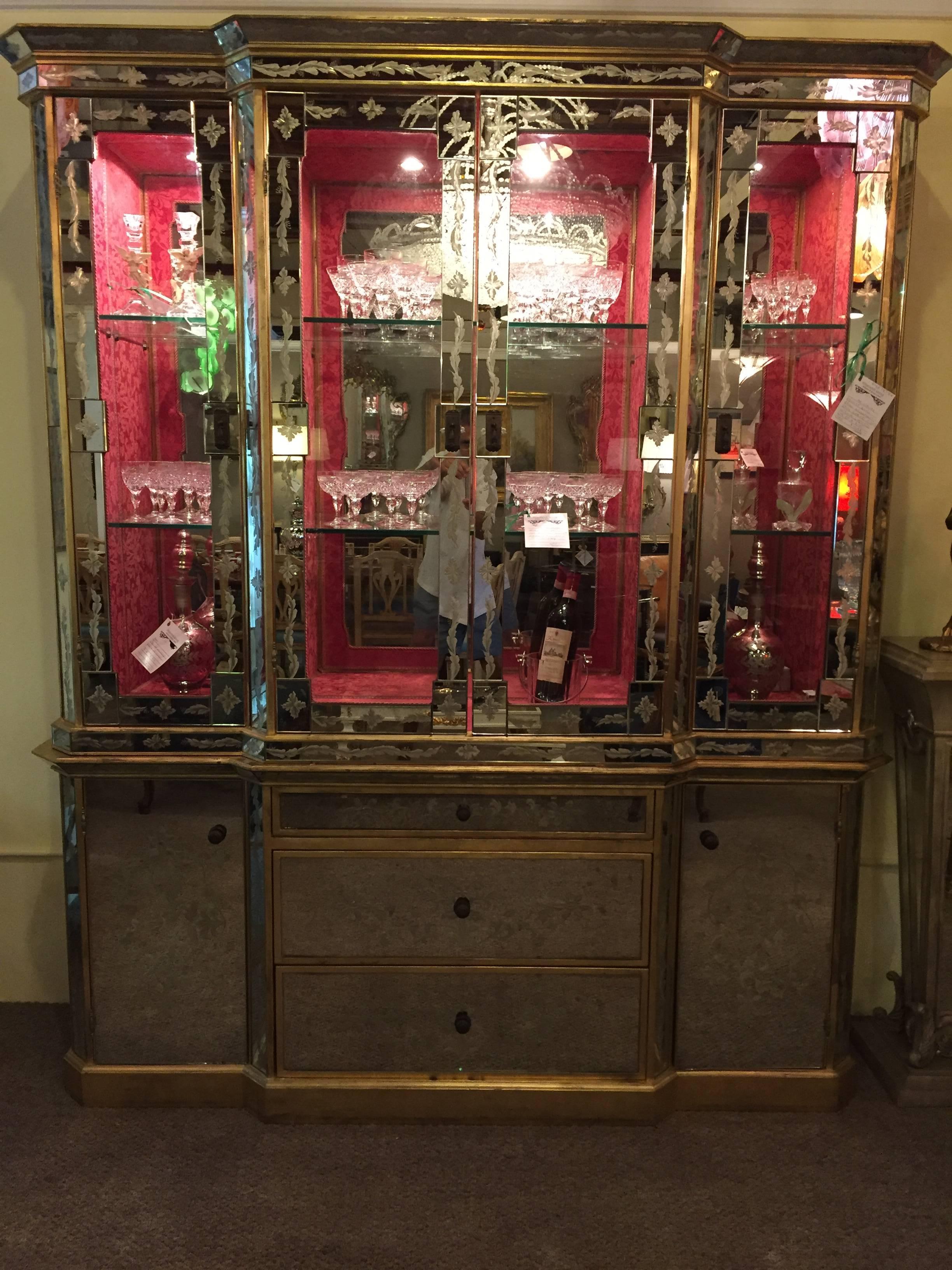 Hollywood Regency Italian Églomisé Glass and Mirrored Breakfront China Cabinet 7