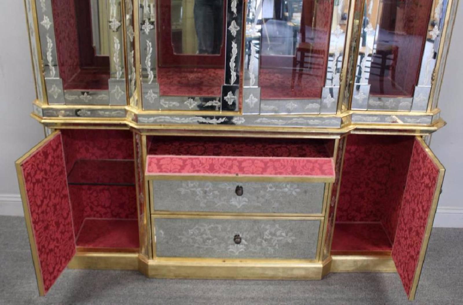 Hollywood Regency Italian Églomisé Glass and Mirrored Breakfront China Cabinet 4