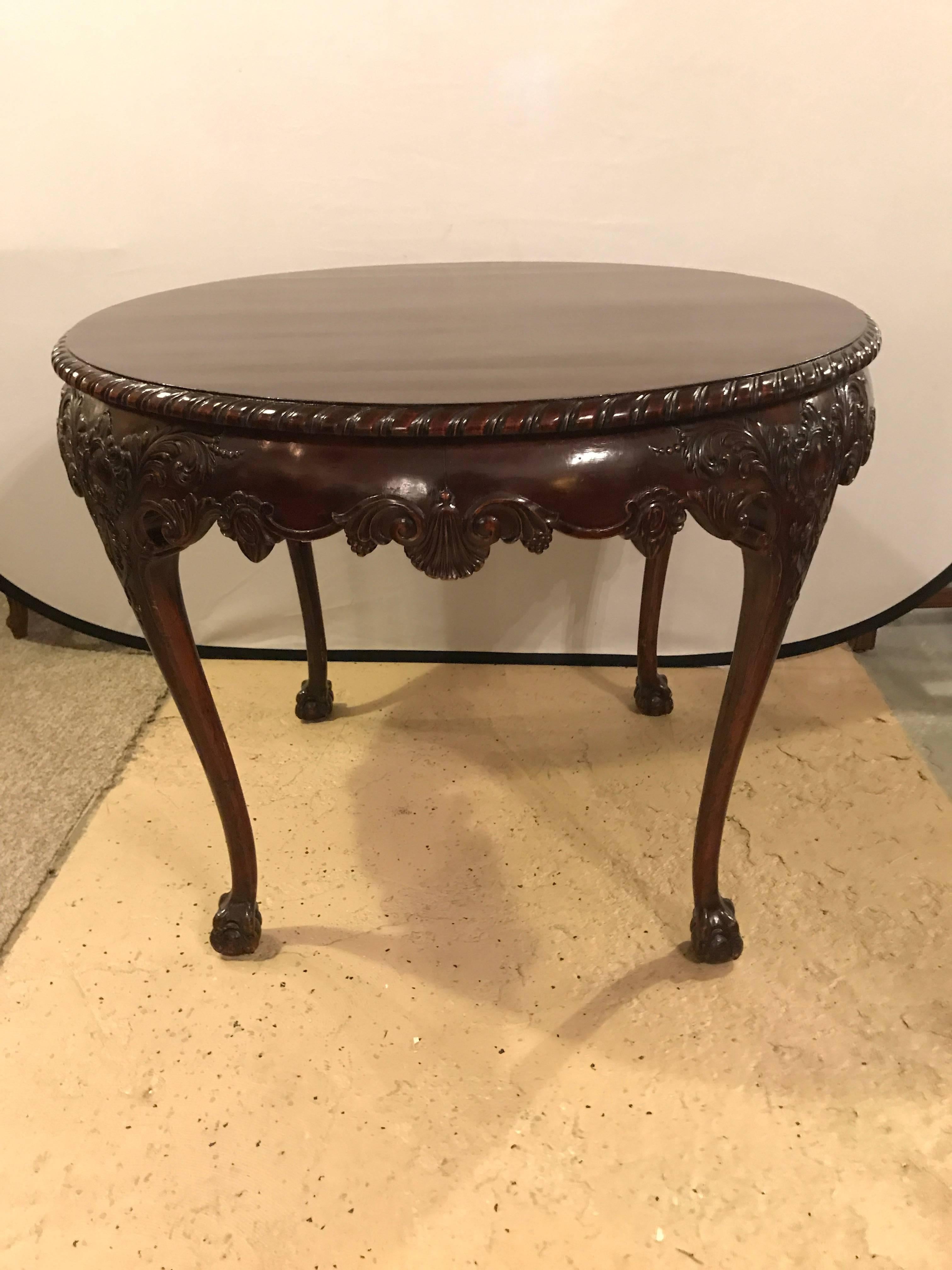 Georgian Centre Table, Circular on Ball and Claw Feet with Cabriole Legs For Sale 1
