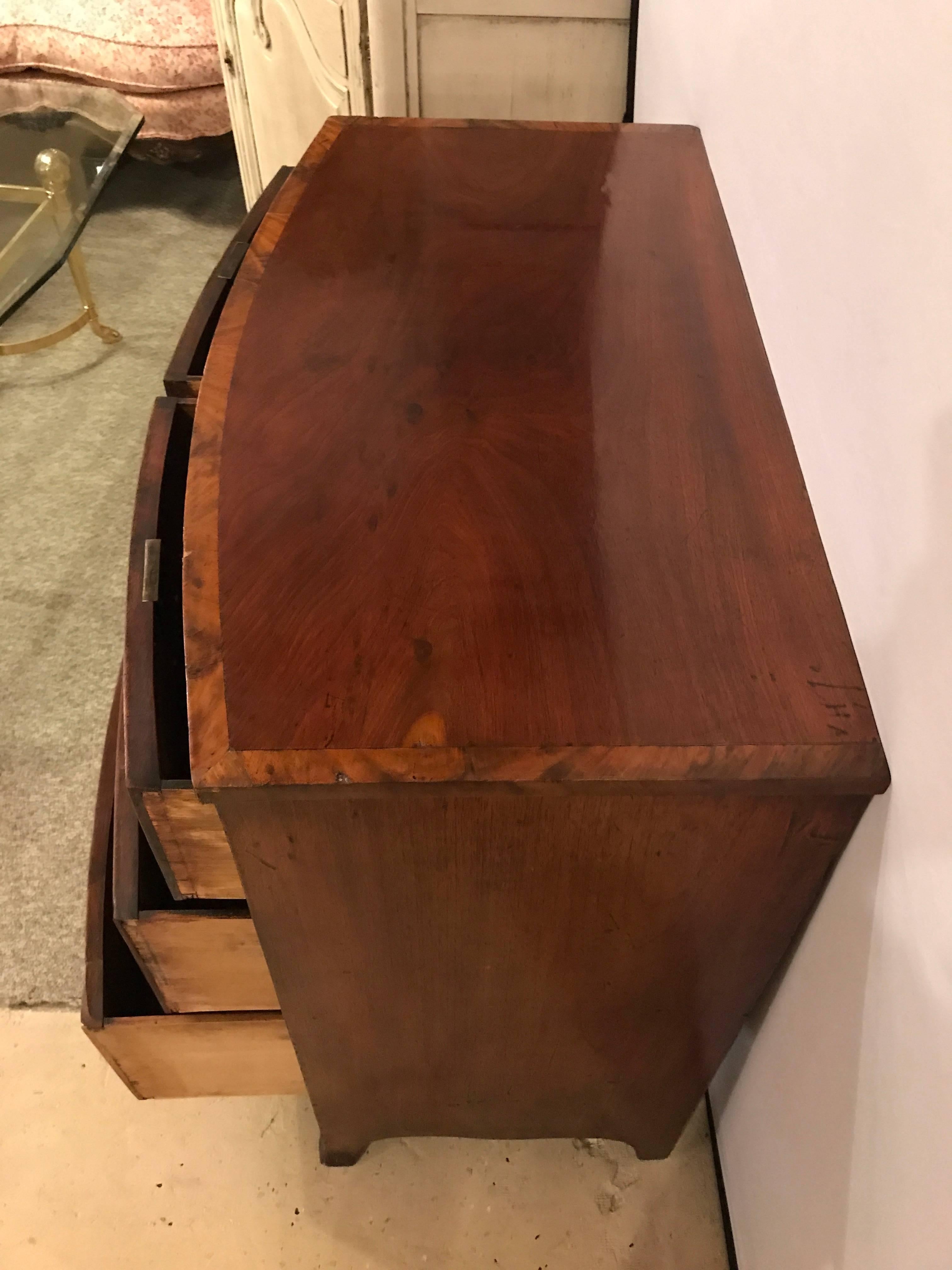 Georgian Four-Drawer Mahogany Bachelors Chest In Good Condition In Stamford, CT
